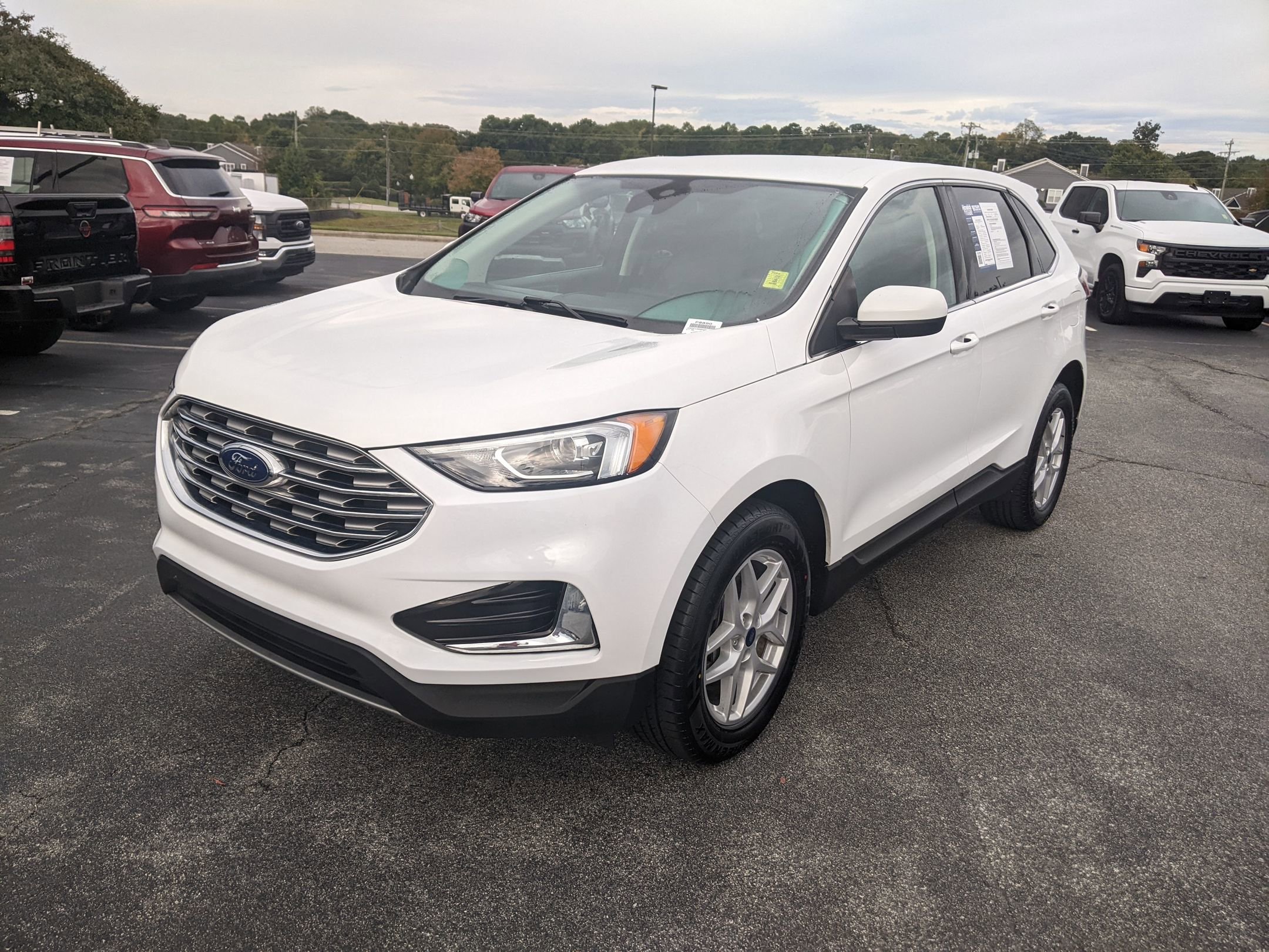 2022 Ford Edge SEL photo 3