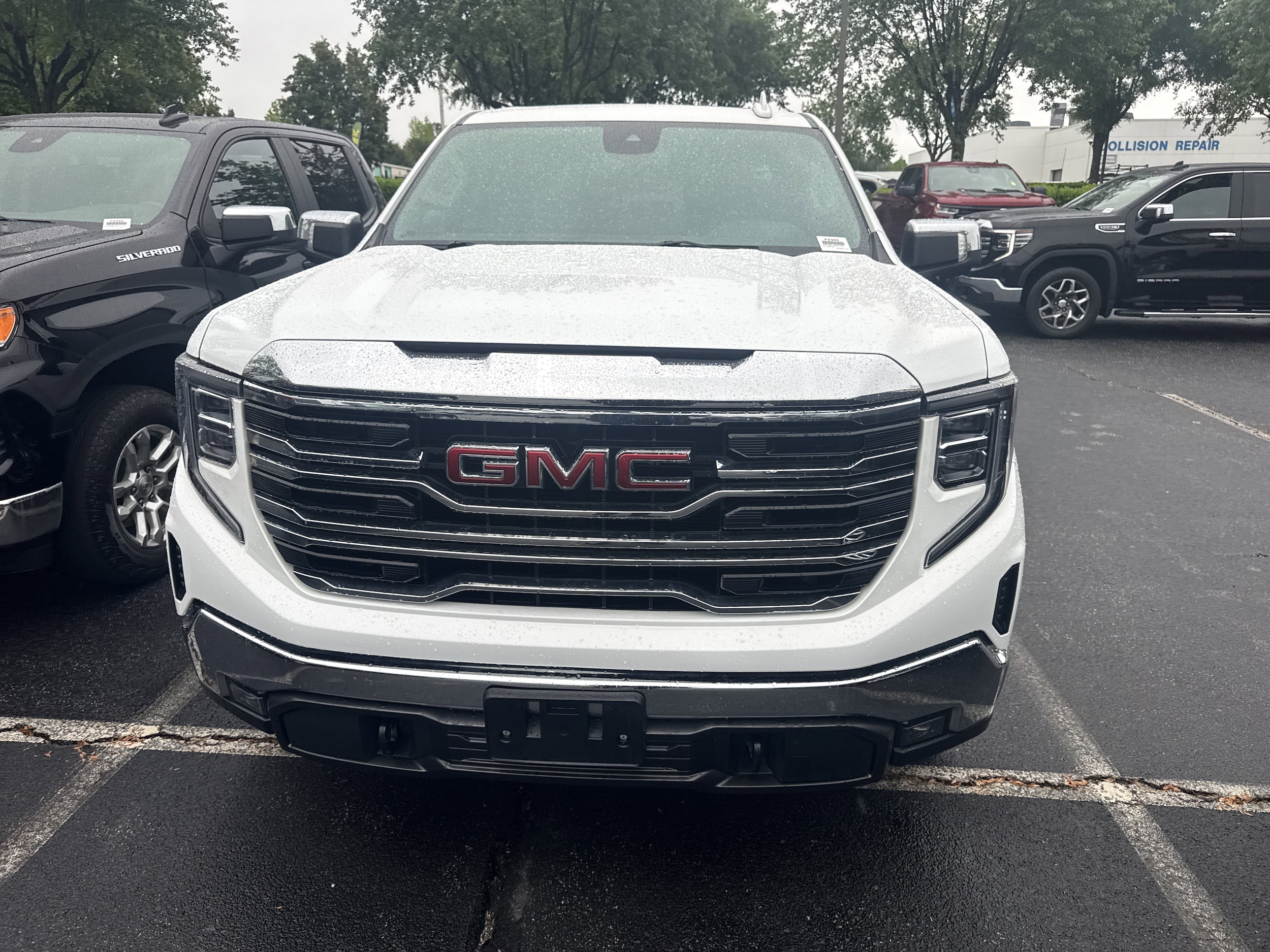 2023 GMC Sierra 1500 SLT photo 3
