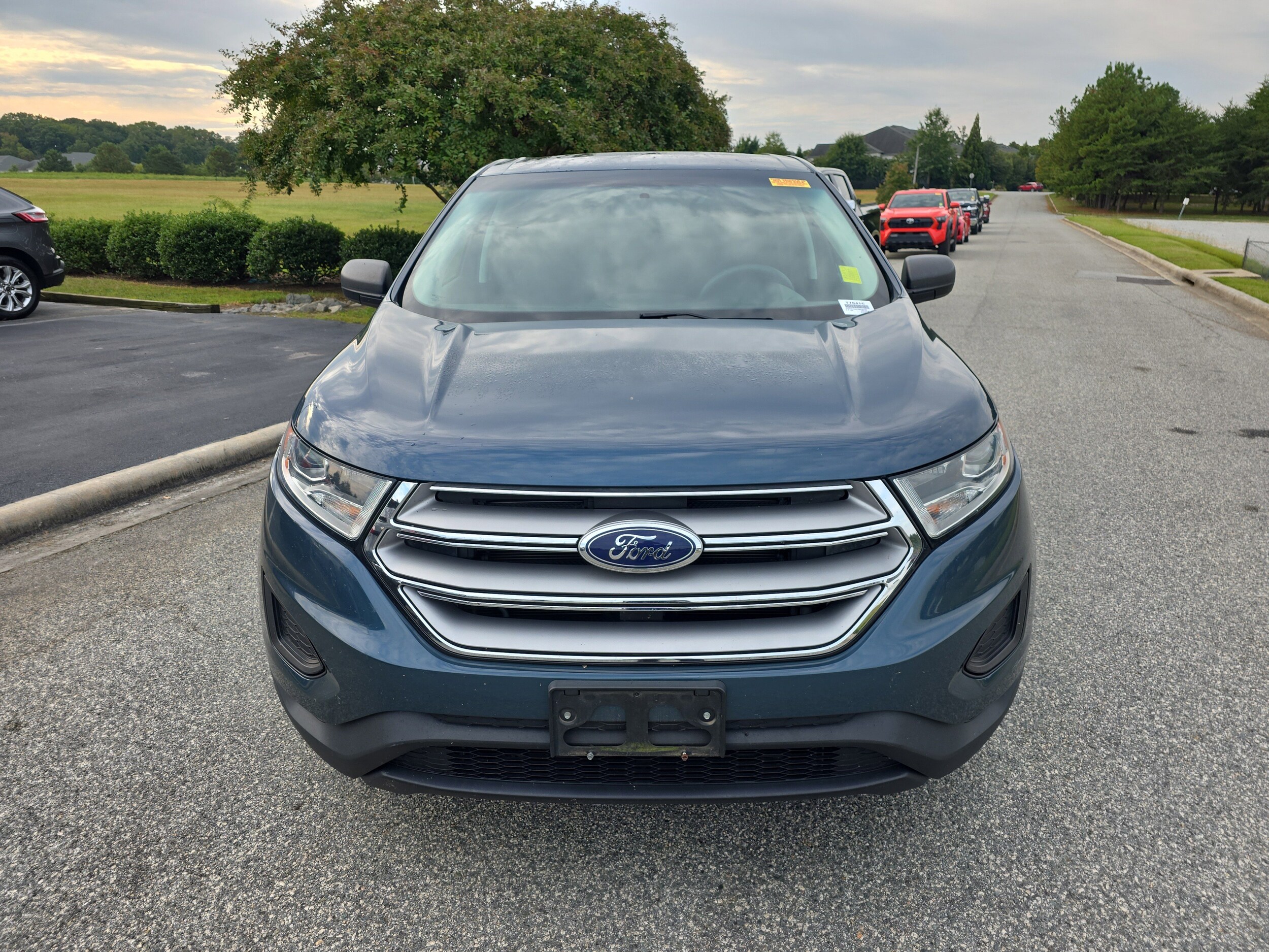 2016 Ford Edge SE photo 2