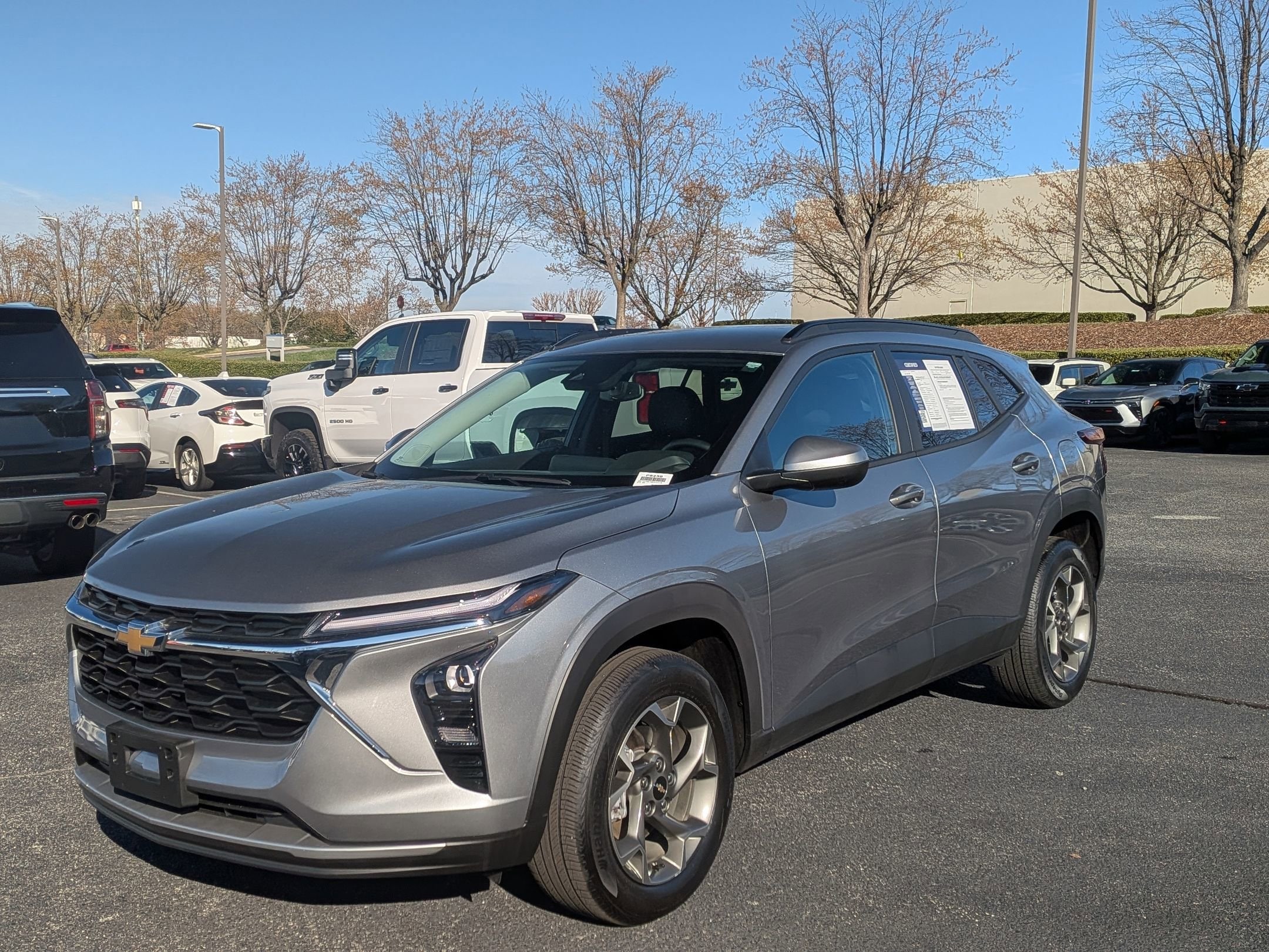 2025 Chevrolet Trax LT photo 4