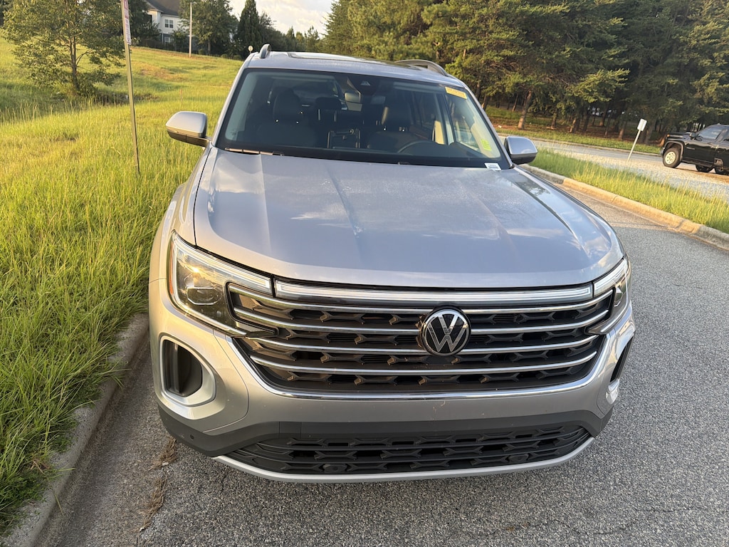 Used 2024 Volkswagen Atlas 2.0T SE w/Technology SUV