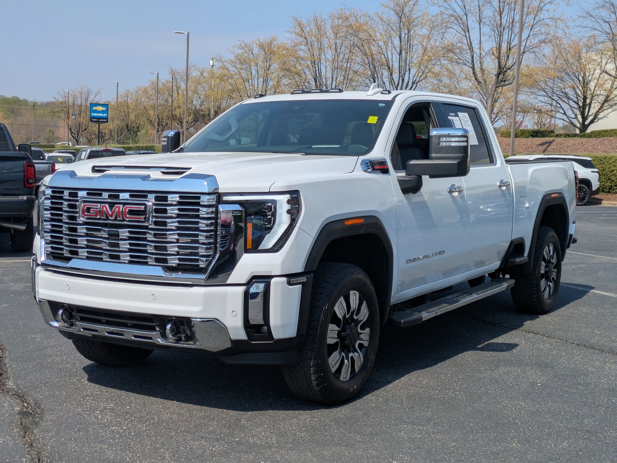 2026 GMC Sierra 2500HD Denali photo 4