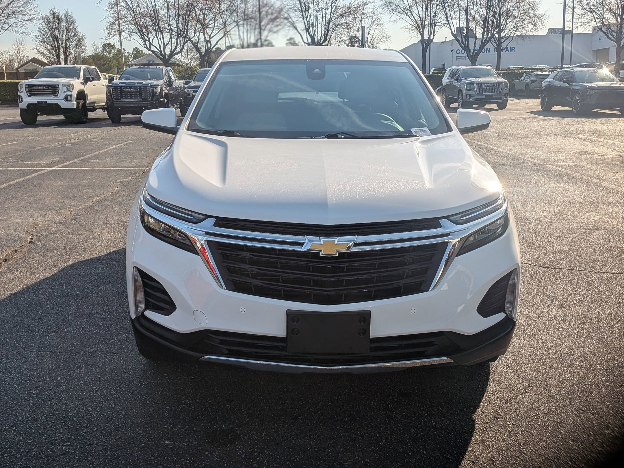 2024 Chevrolet Equinox LT photo 2