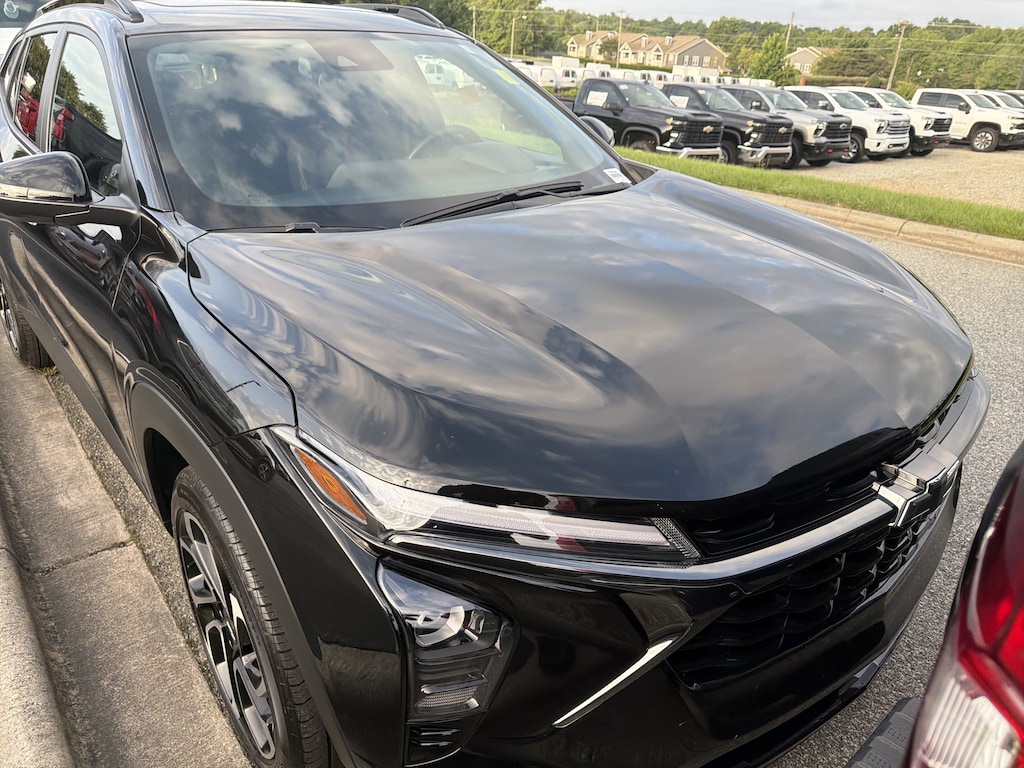 Used 2025 Chevrolet Trax SUV