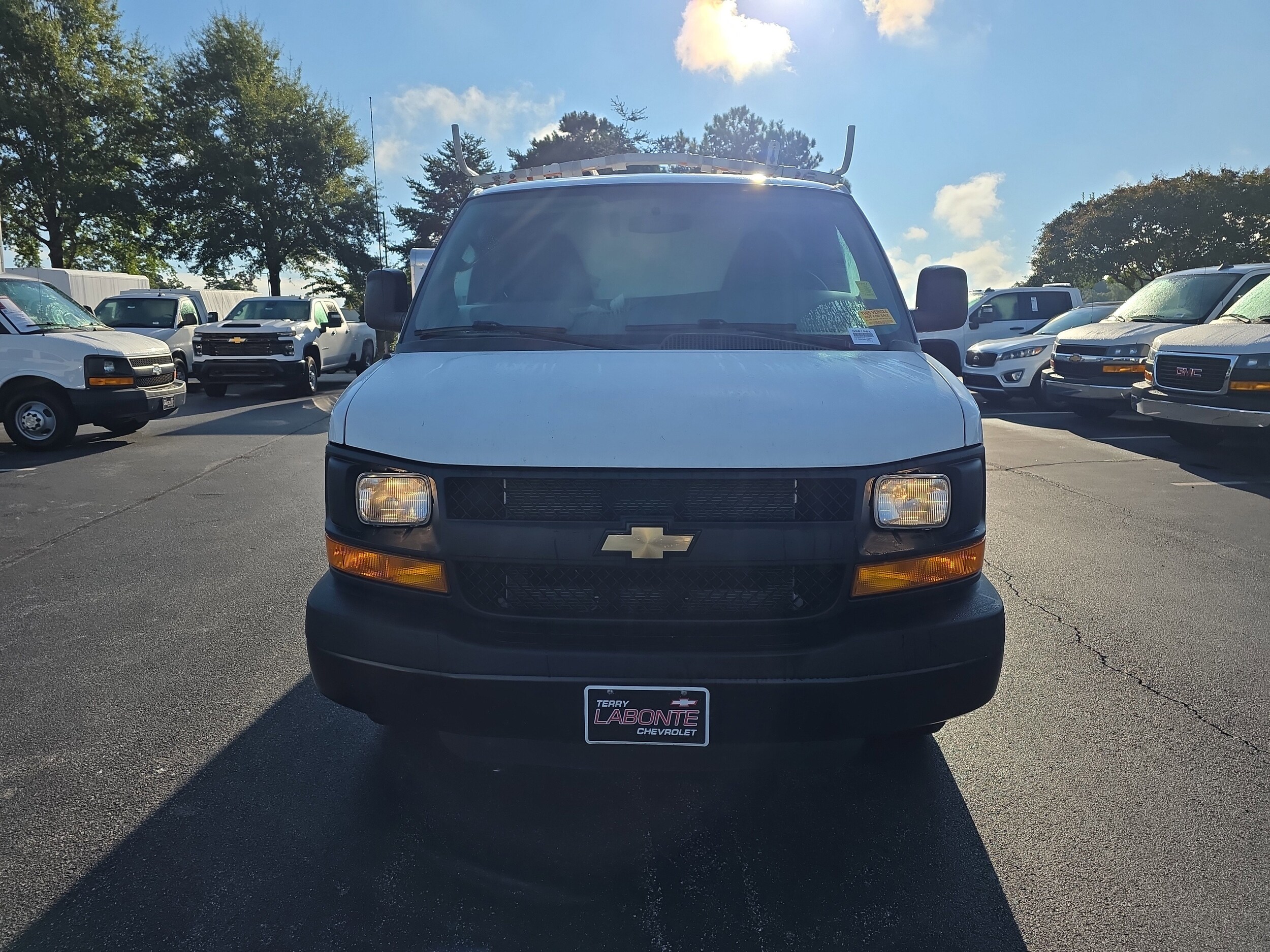 2015 Chevrolet Express Cargo Van photo 3