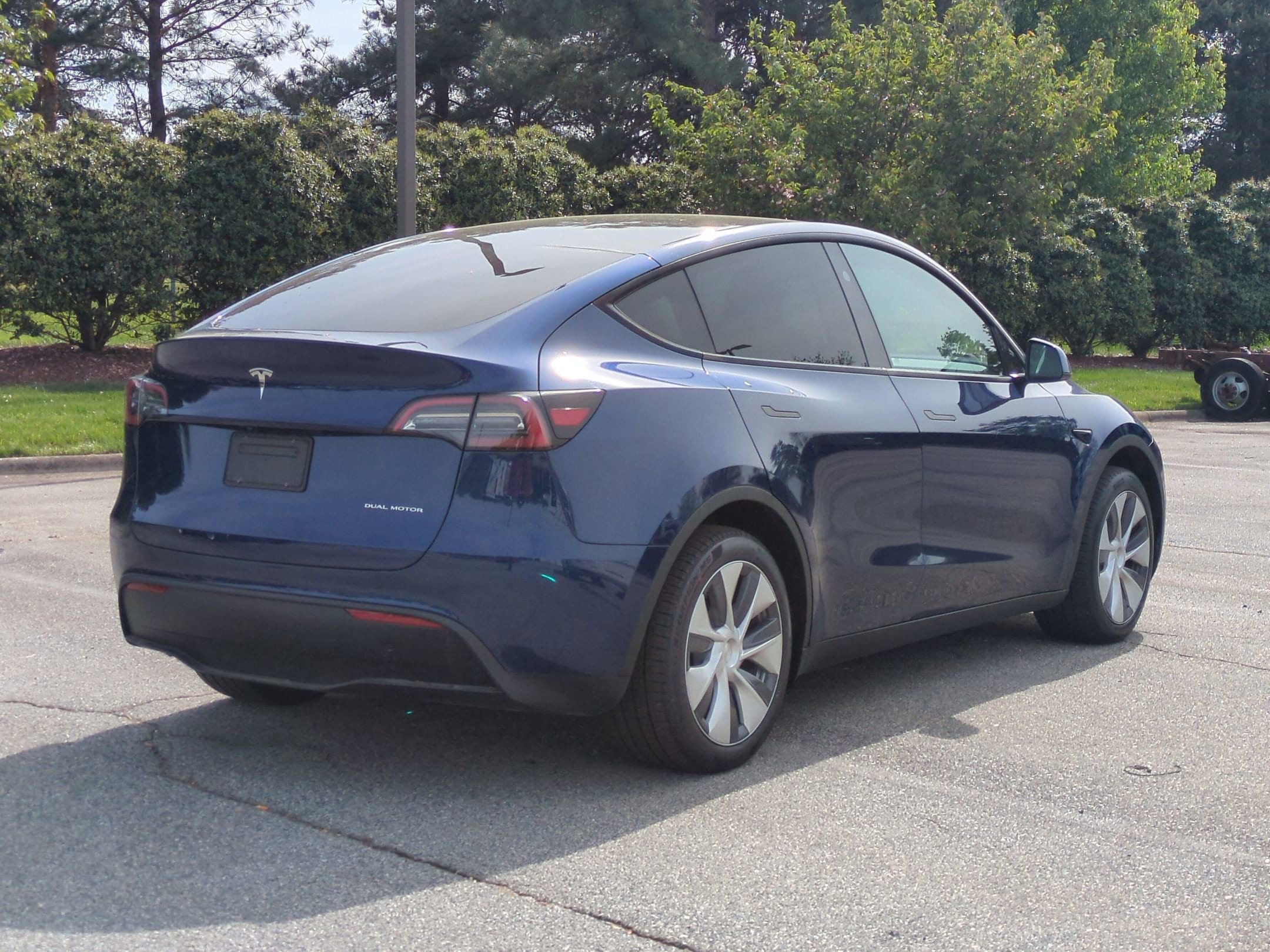 2024 Tesla Model Y Long Range photo 3