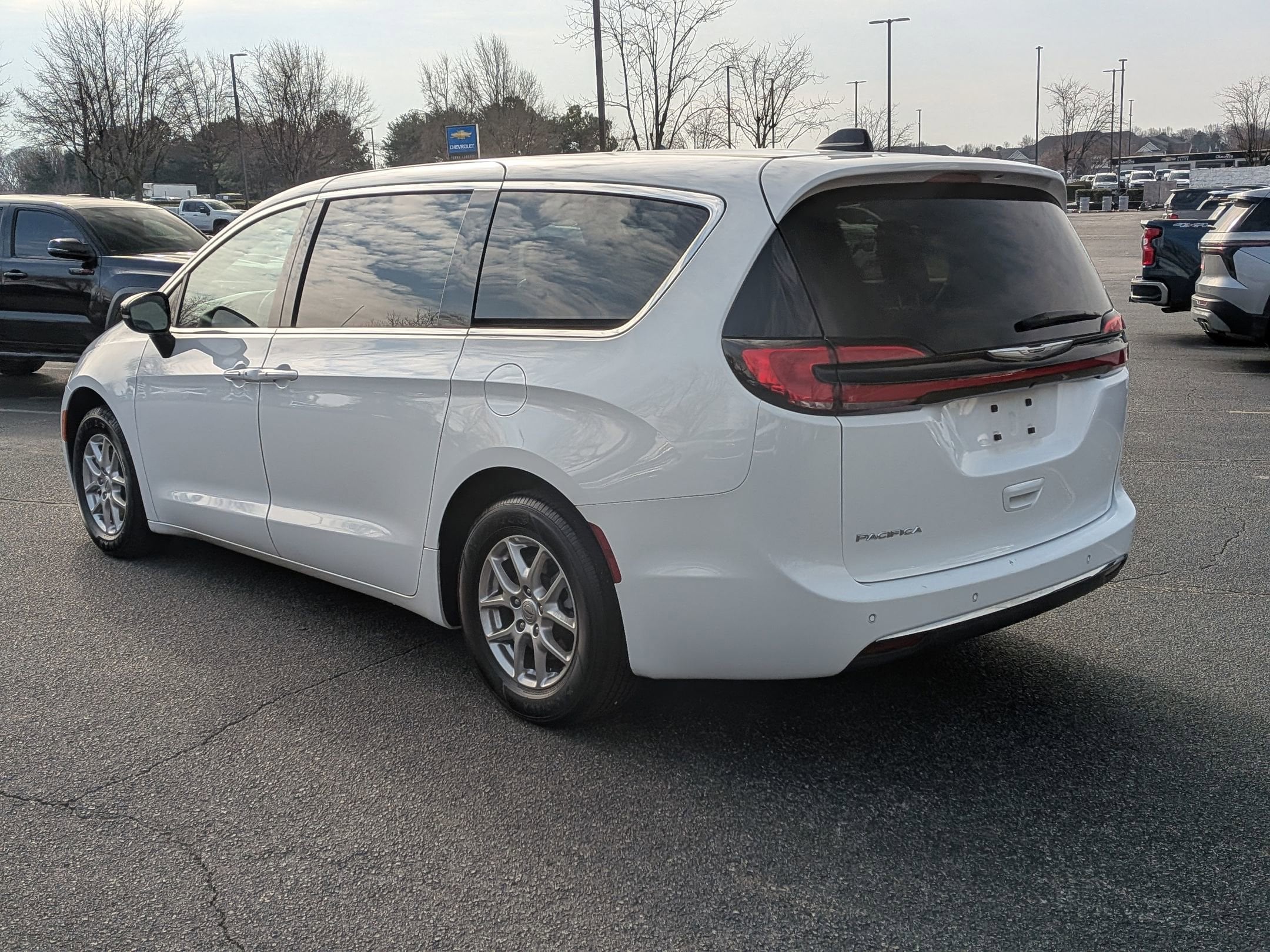 2025 Chrysler Pacifica Select photo 6