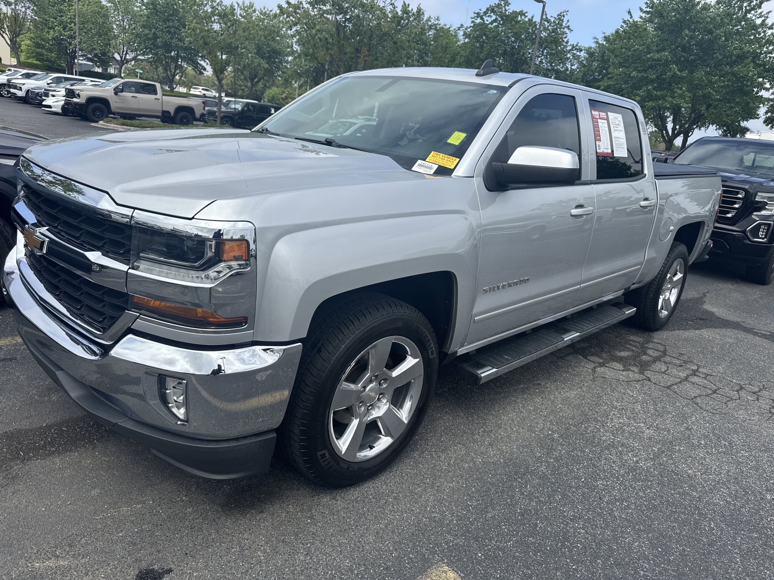 2017 Chevrolet Silverado 1500 LT photo 4