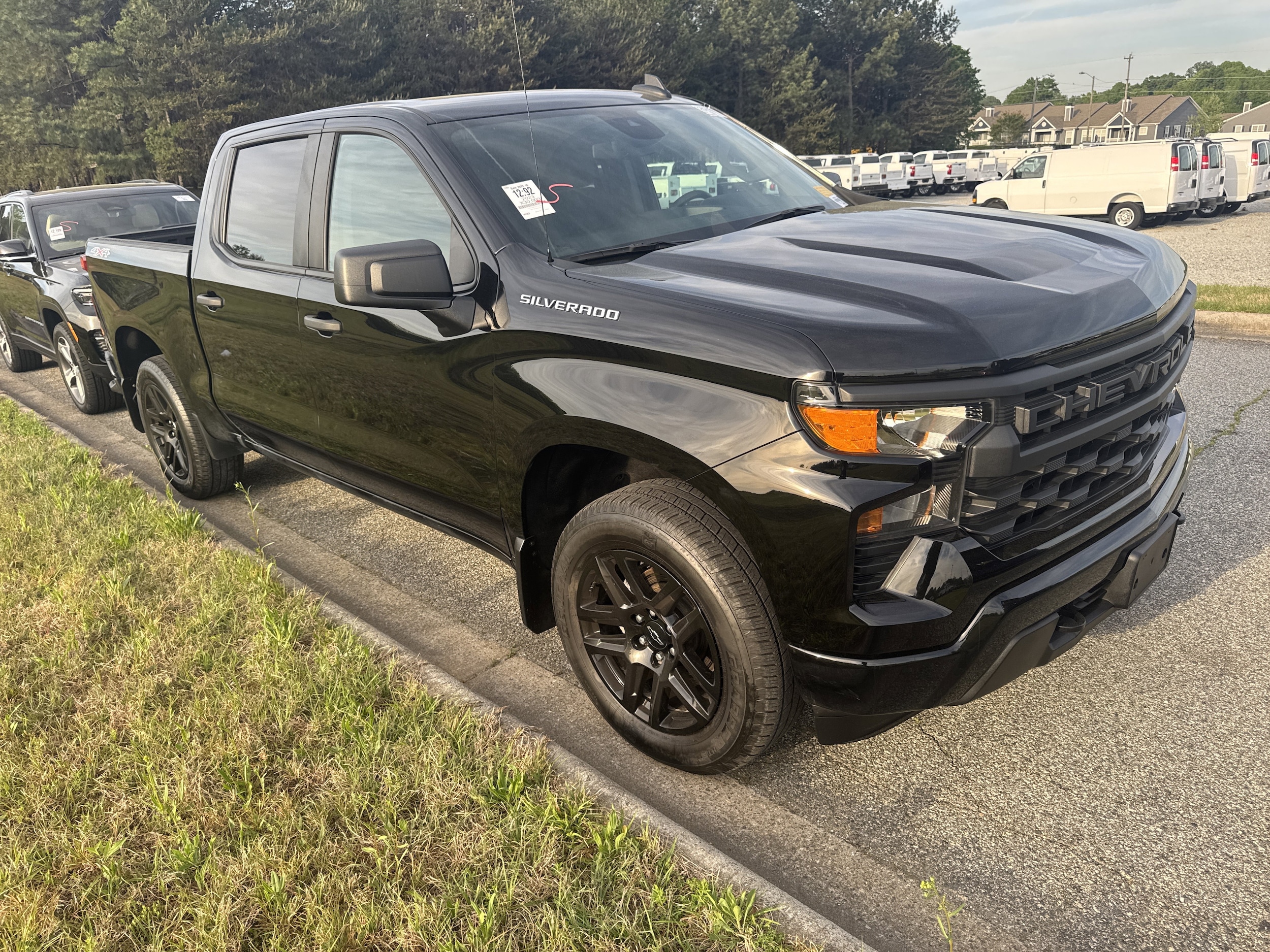2023 Chevrolet Silverado 1500 Custom photo 2
