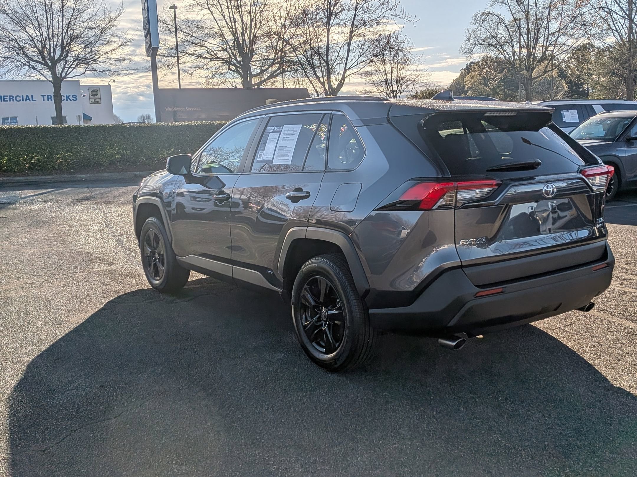 2025 Toyota RAV4 Hybrid XLE photo 5