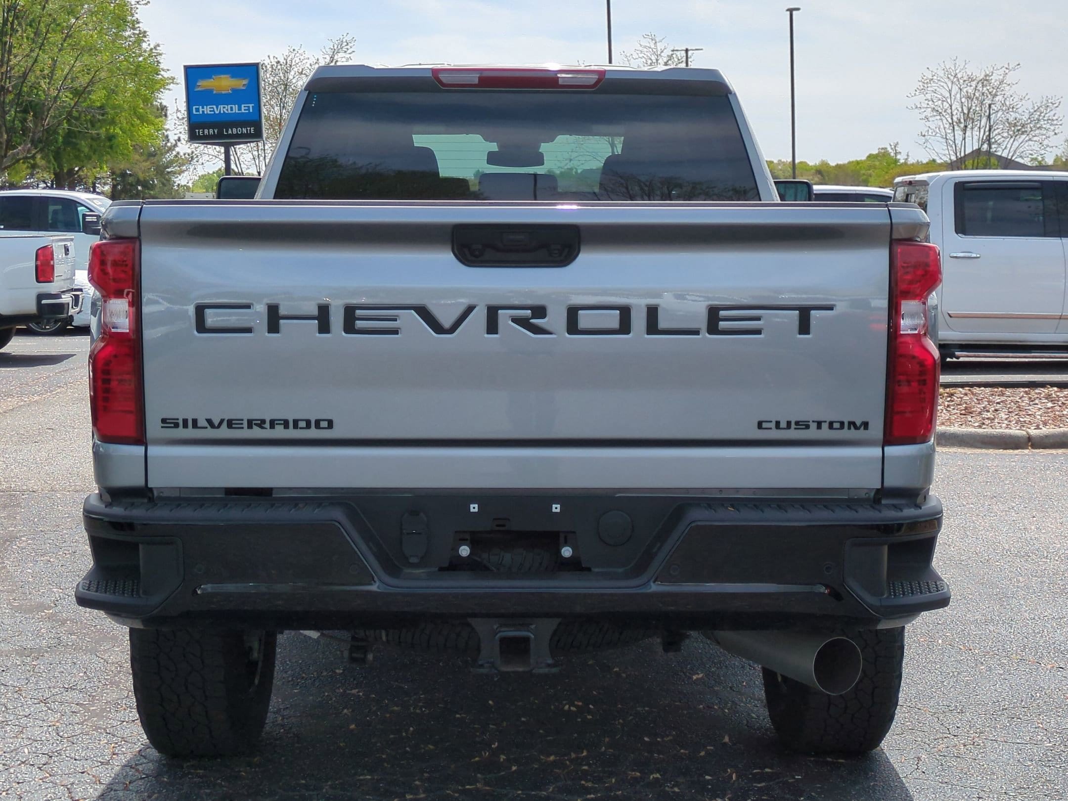 2025 Chevrolet Silverado 2500HD Custom photo 3