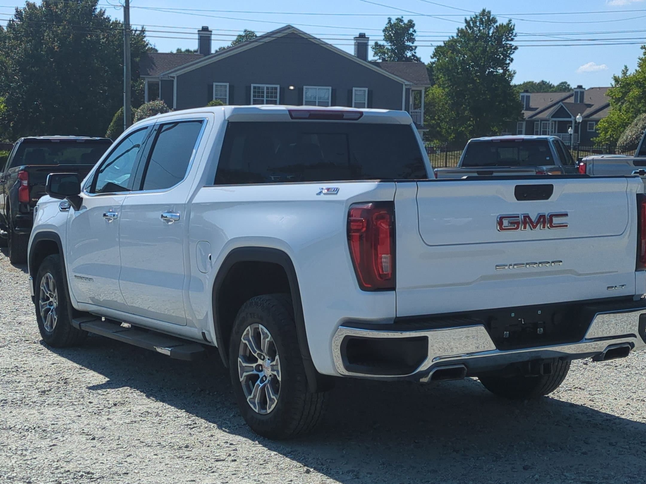 2023 GMC Sierra 1500 SLT - Photo 8