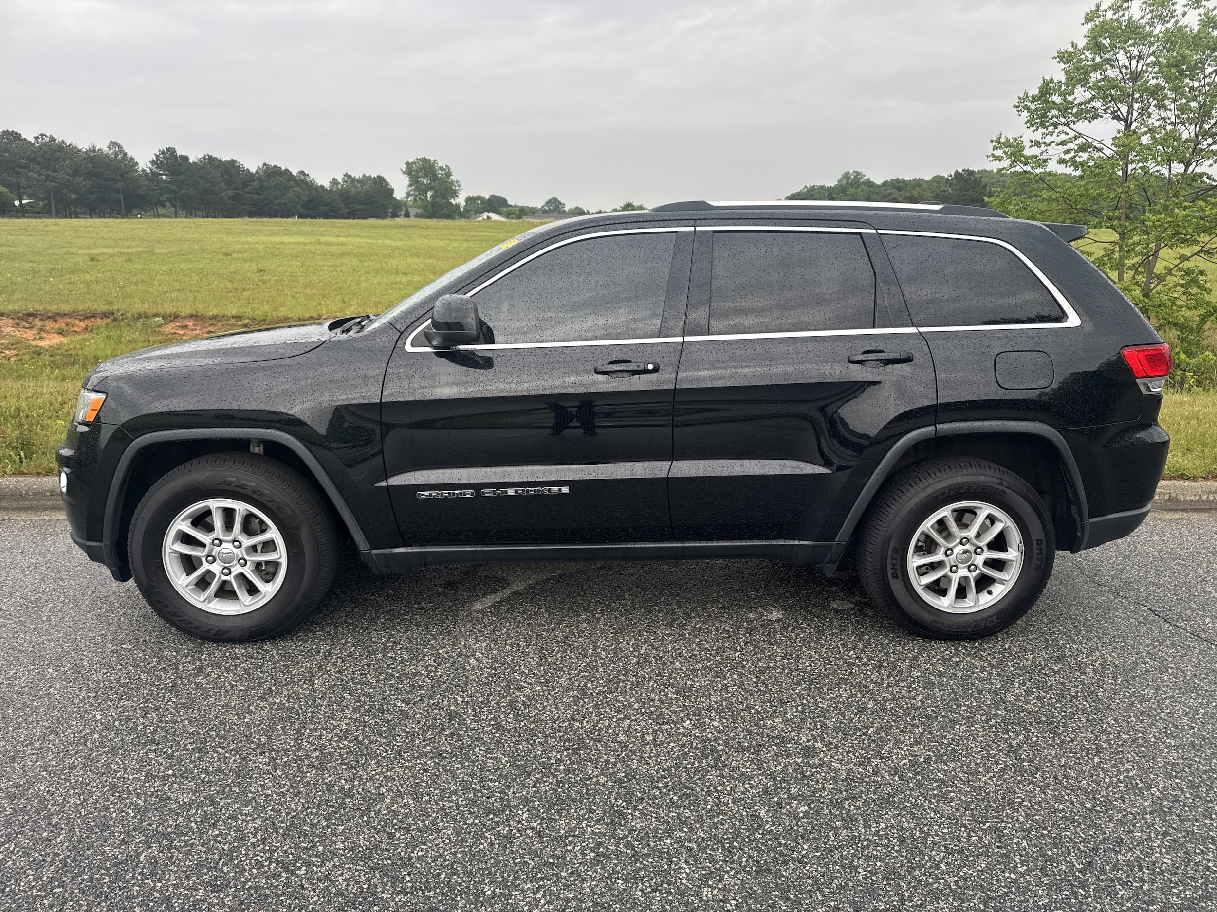 2019 Jeep Grand Cherokee Laredo E photo 6