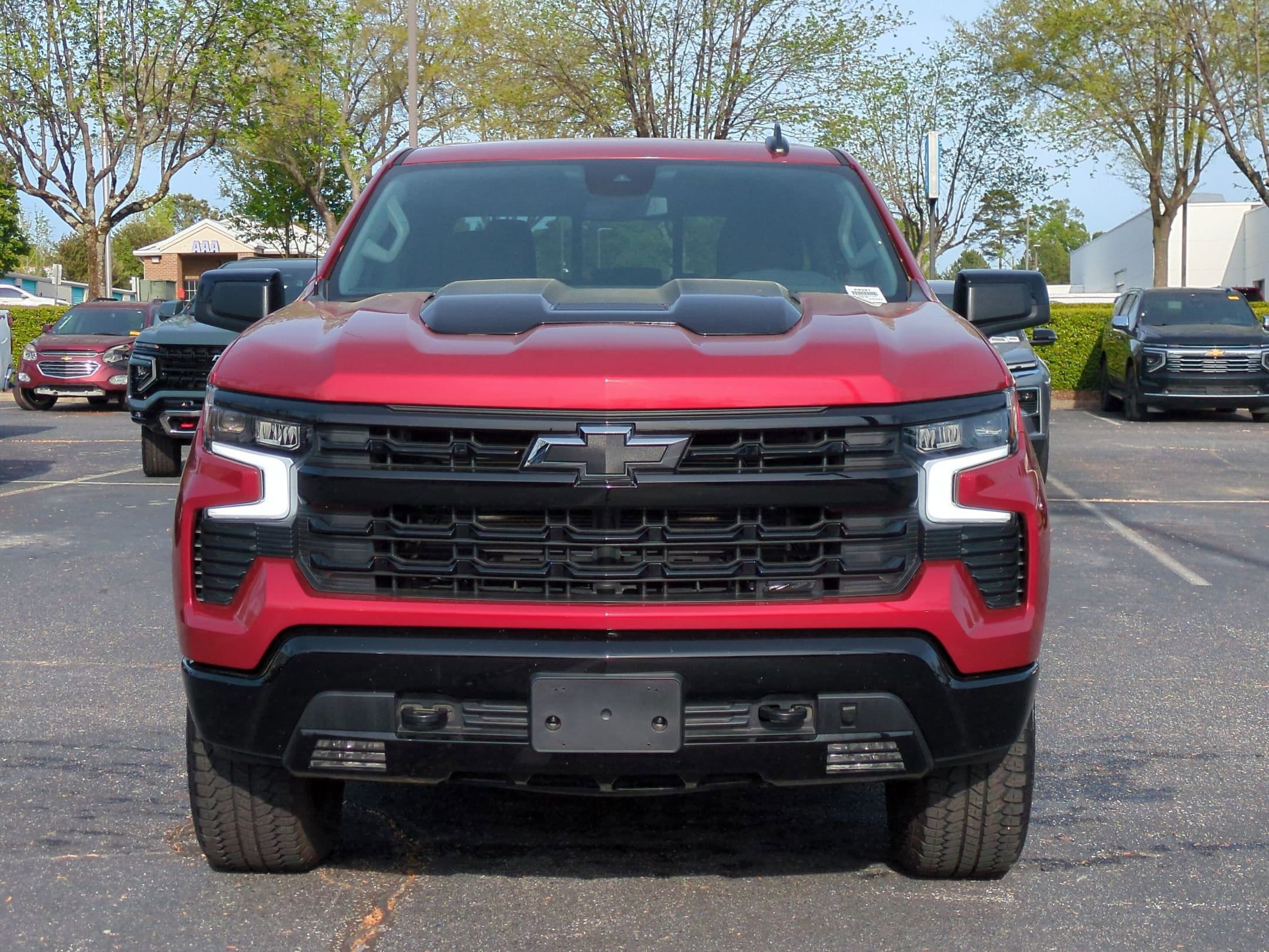 2025 Chevrolet Silverado 1500 LT Trail Boss photo 2