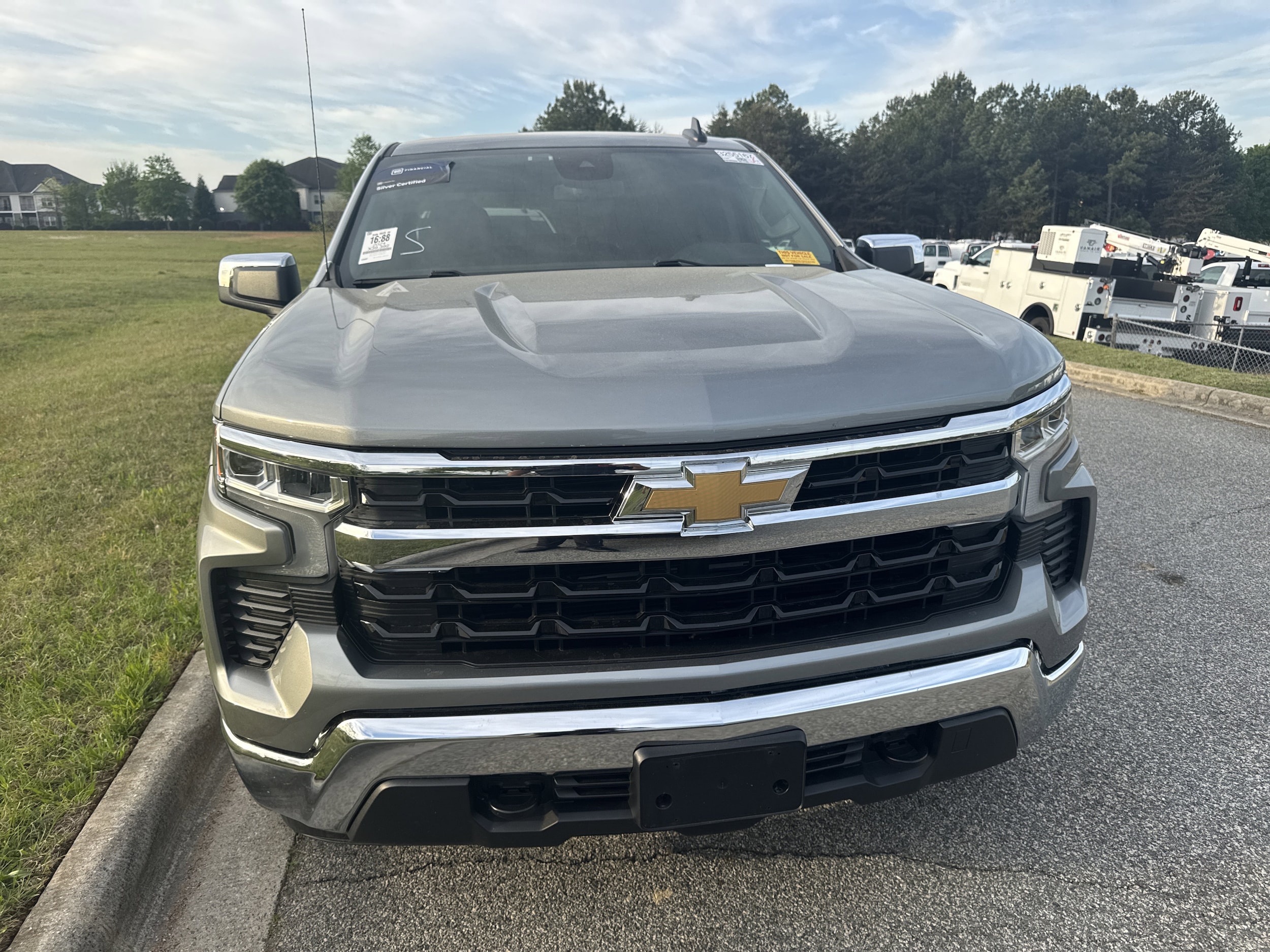 2024 Chevrolet Silverado 1500 LT photo 3