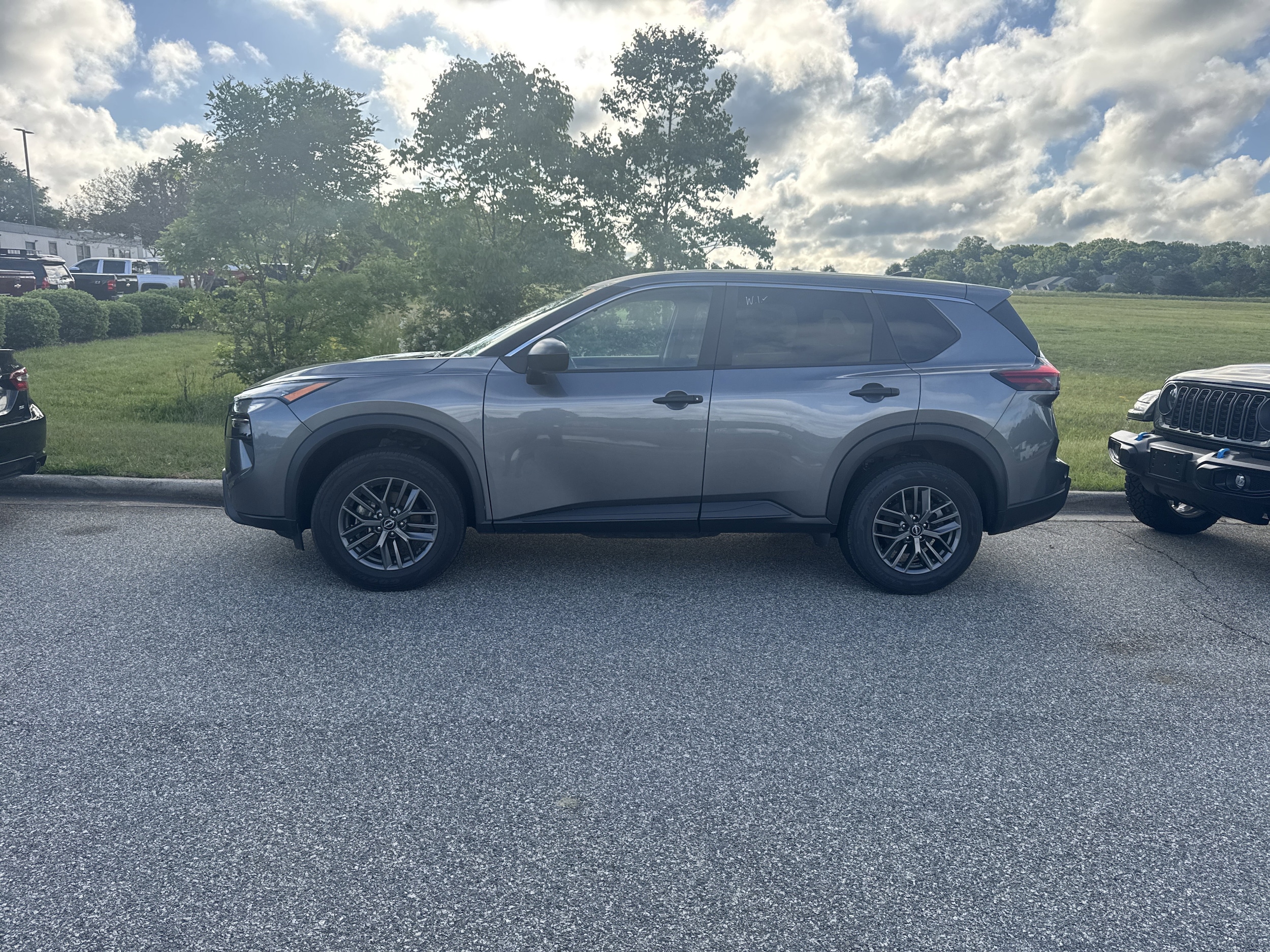 2024 Nissan Rogue S photo 6