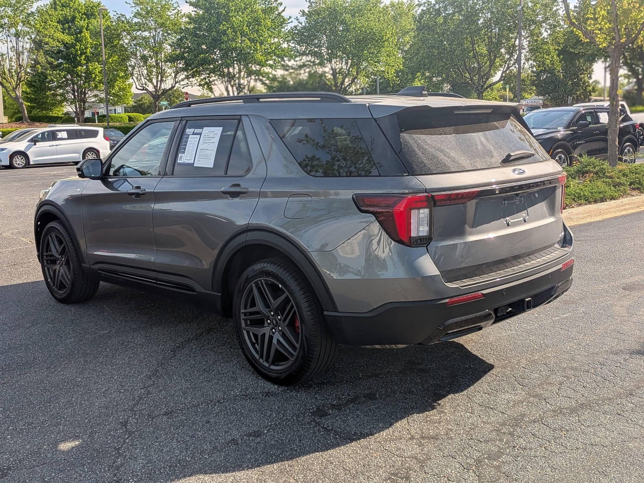 2025 Ford Explorer ST-Line photo 5