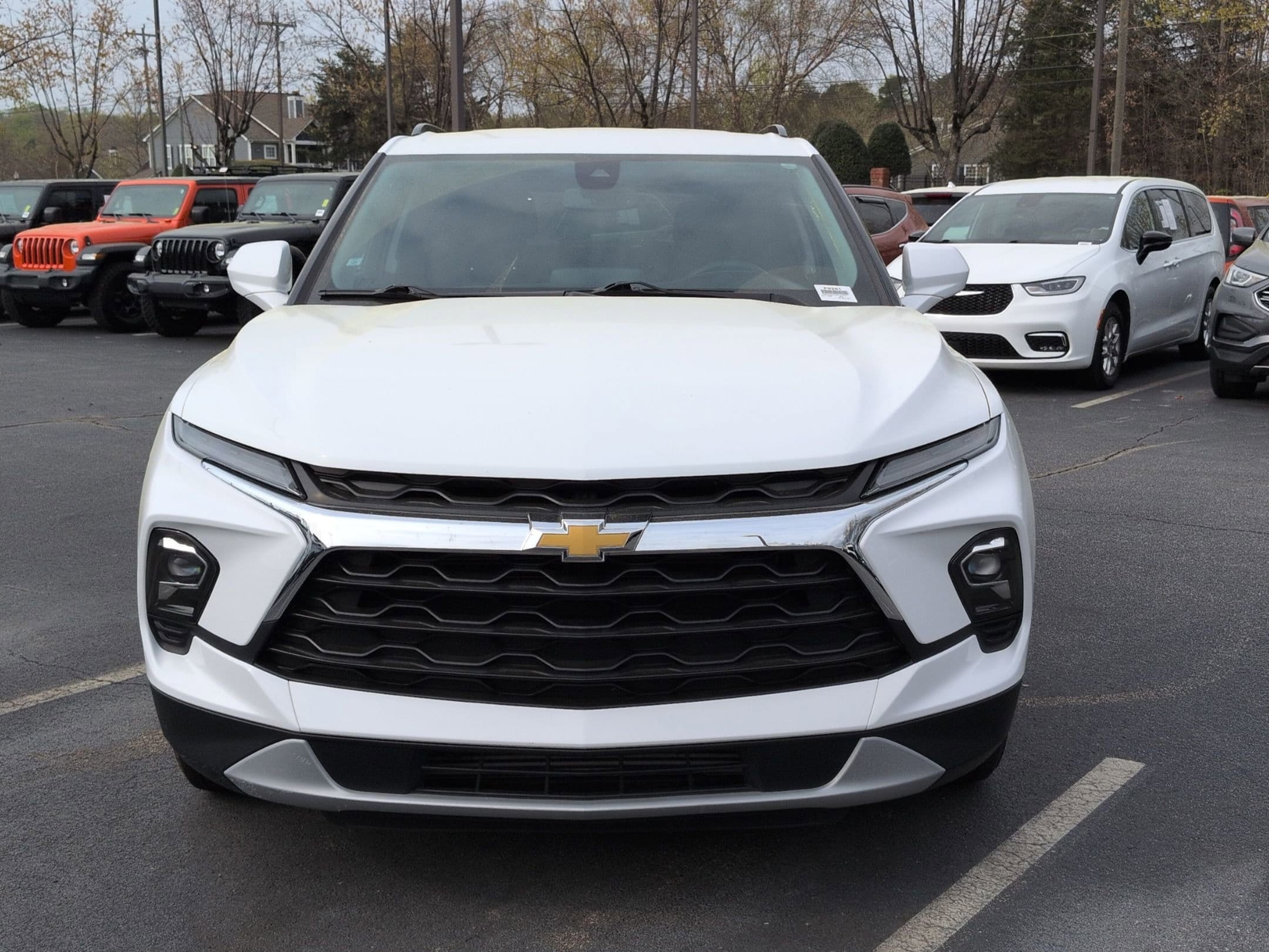 2024 Chevrolet Blazer LT photo 2