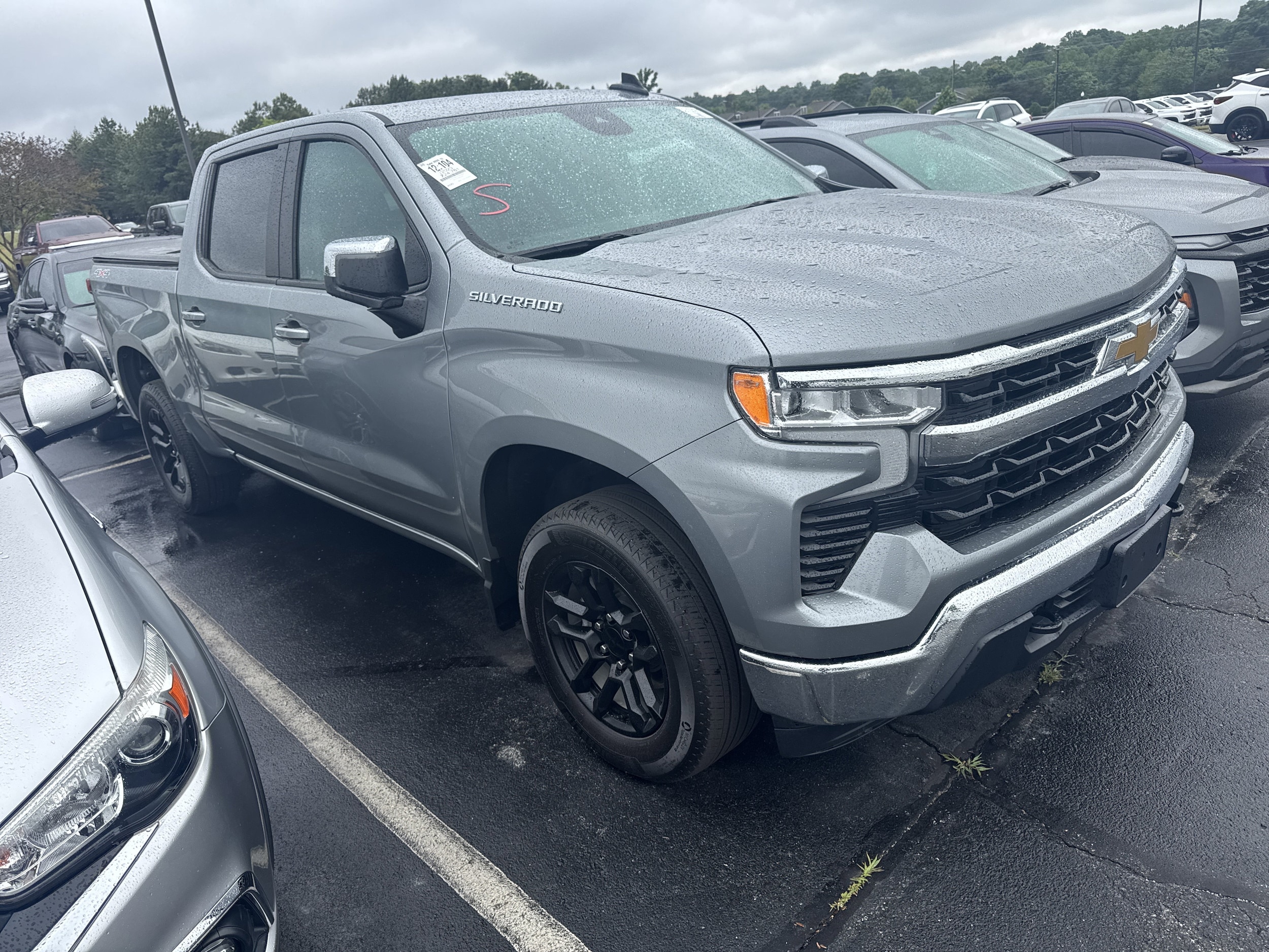 2023 Chevrolet Silverado 1500 LT photo 2