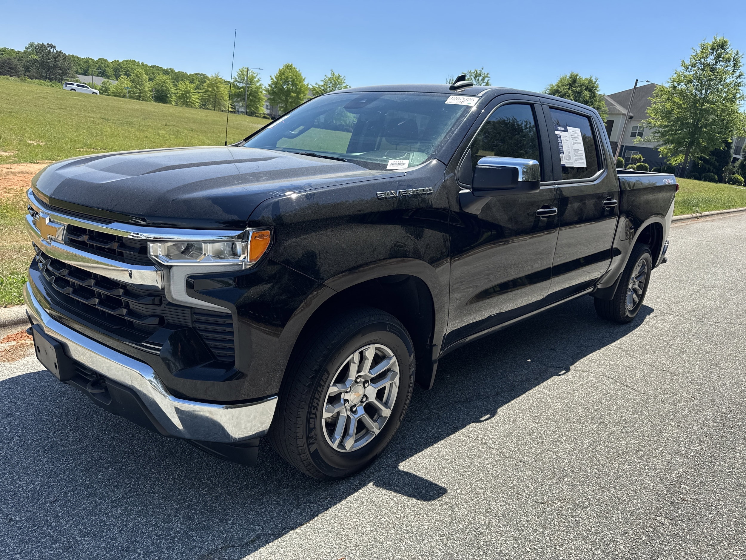 2023 Chevrolet Silverado 1500 LT photo 3