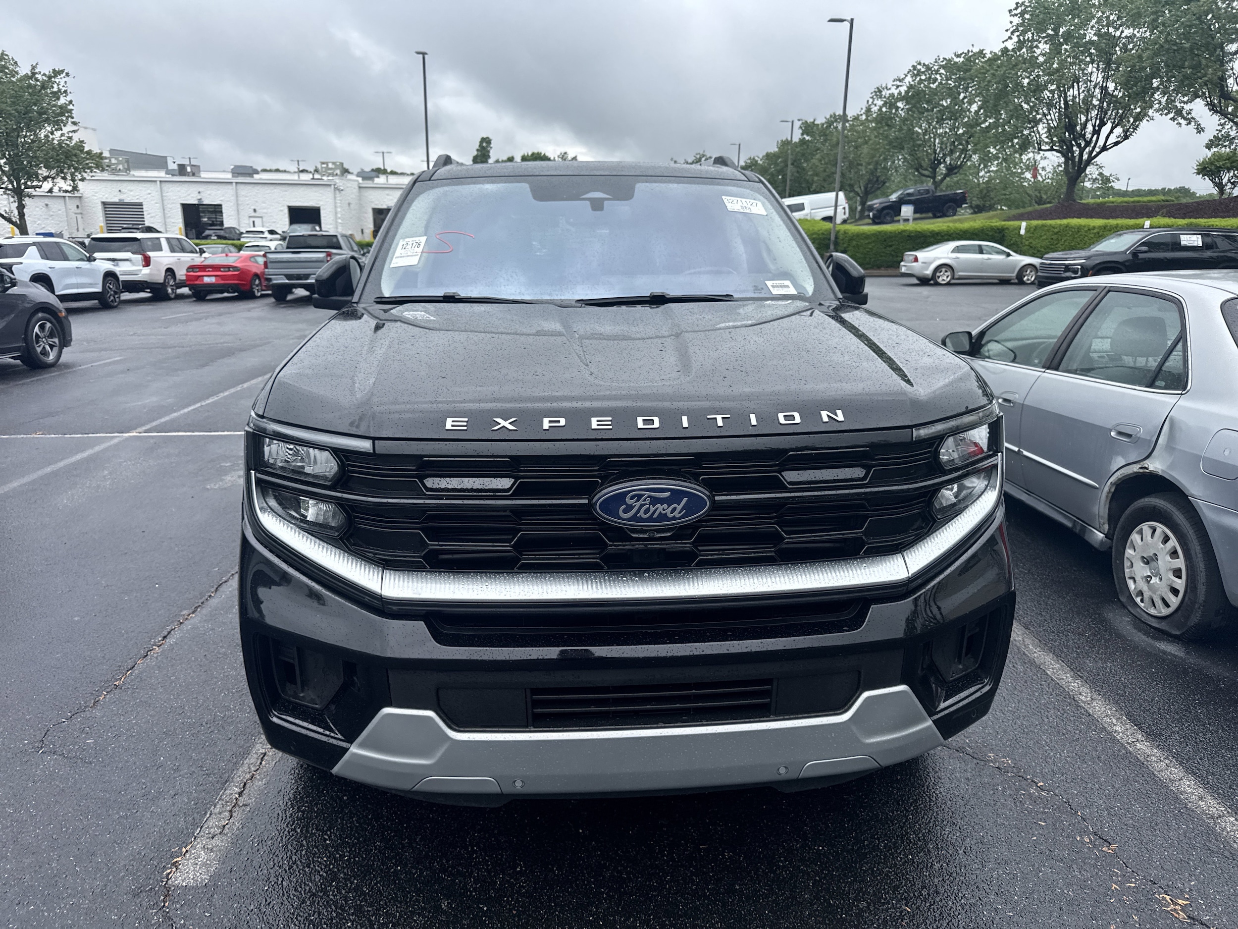 2025 Ford Expedition Max Platinum photo 2