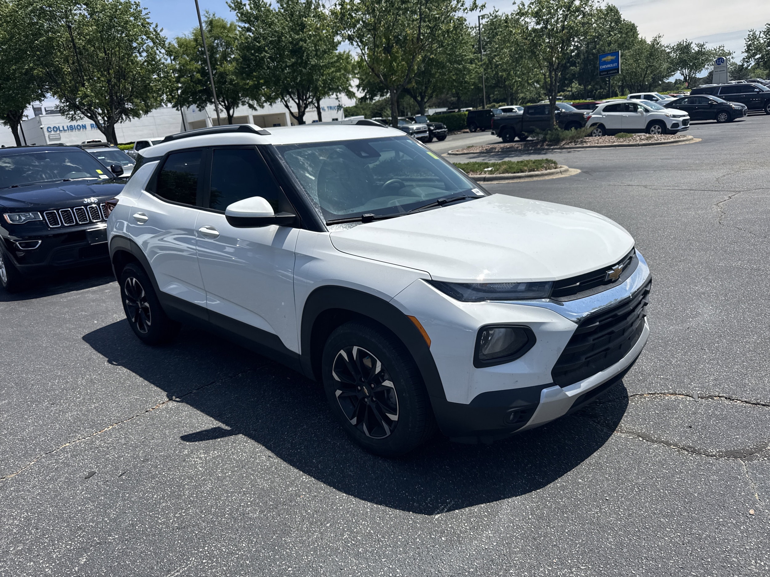 2021 Chevrolet Trailblazer LT photo 2