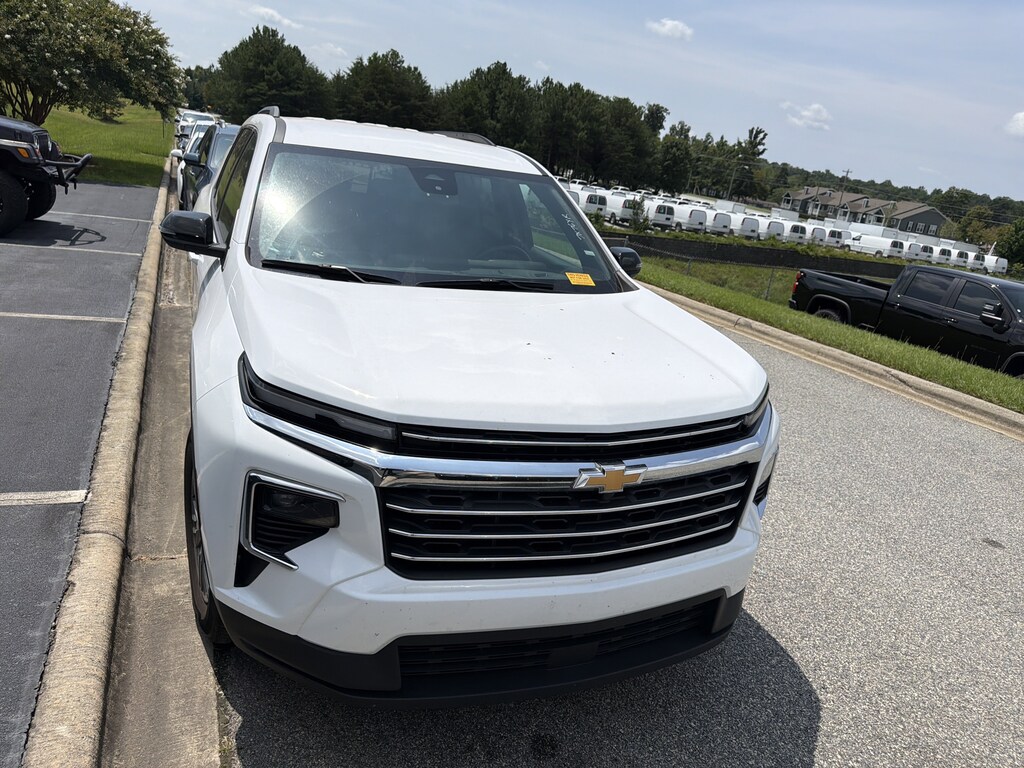 Used 2025 Chevrolet Traverse AWD LT SUV