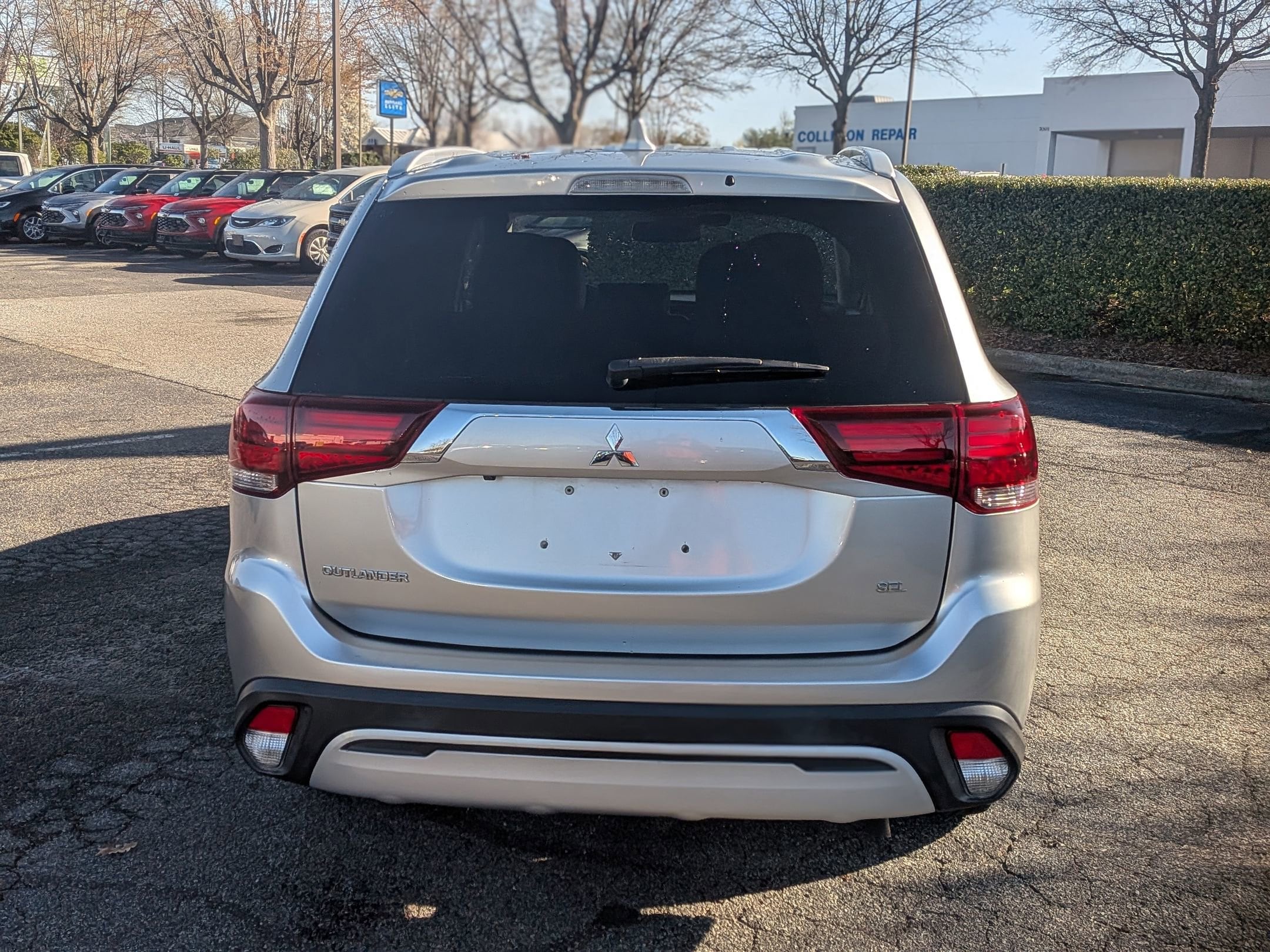 2020 Mitsubishi Outlander SEL photo 3