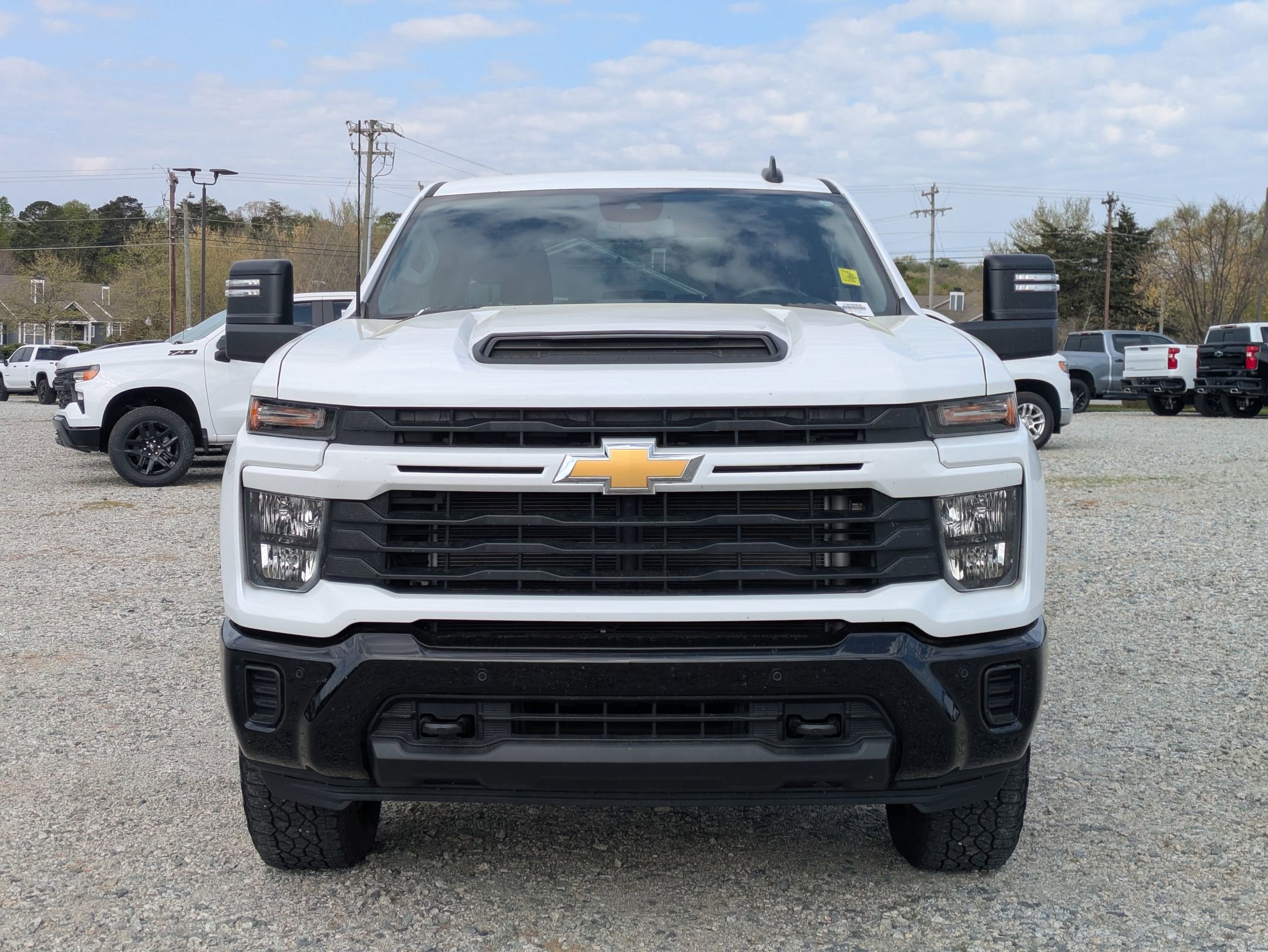 2025 Chevrolet Silverado 2500HD Custom photo 2