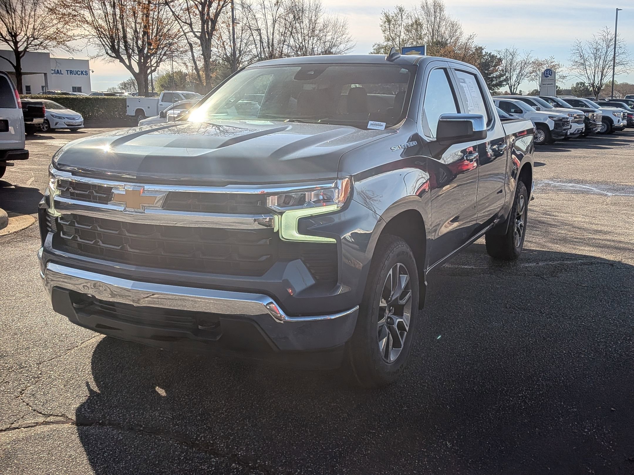 2024 Chevrolet Silverado 1500 LT photo 4