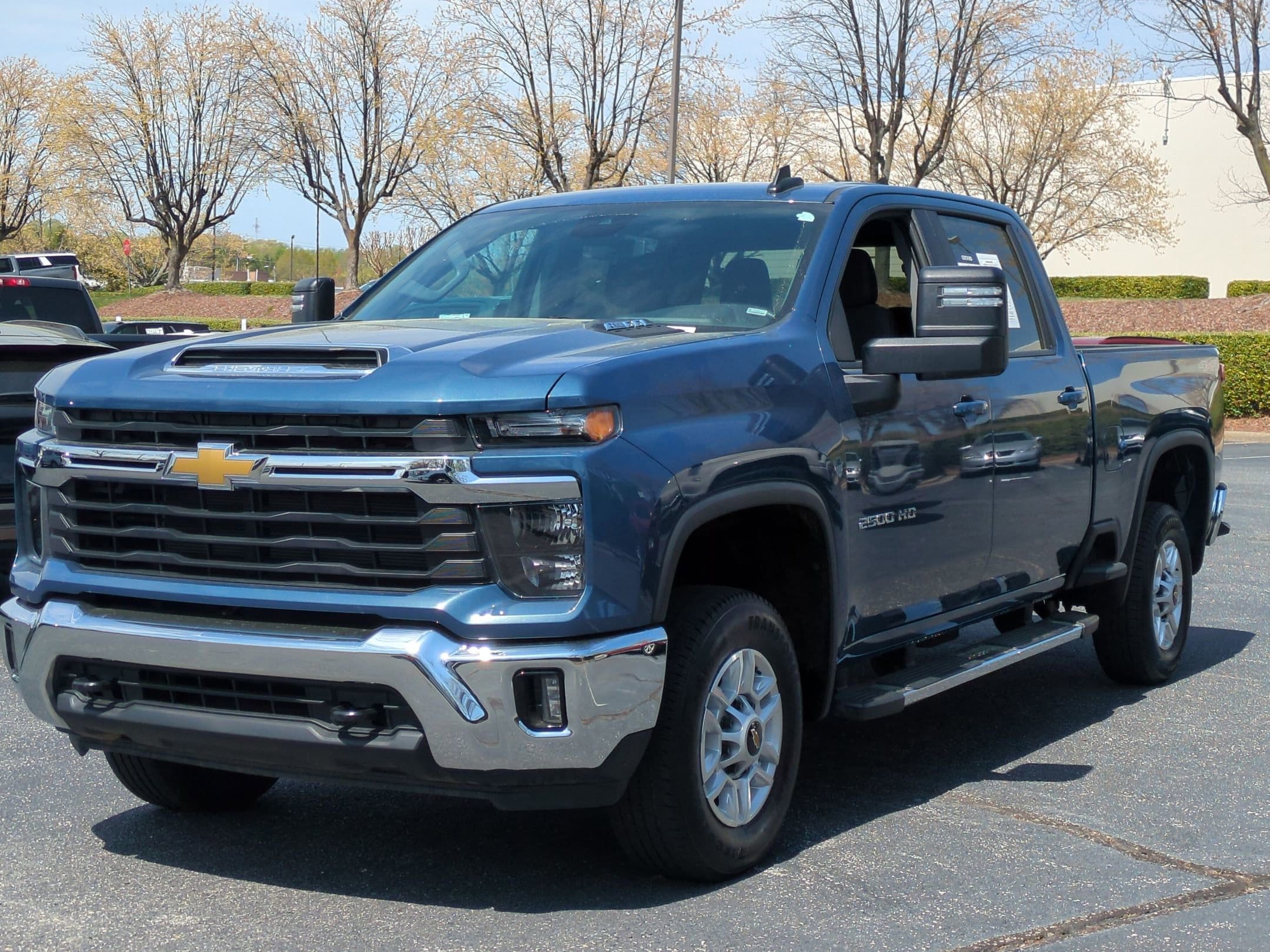 2025 Chevrolet Silverado 2500HD LT photo 4