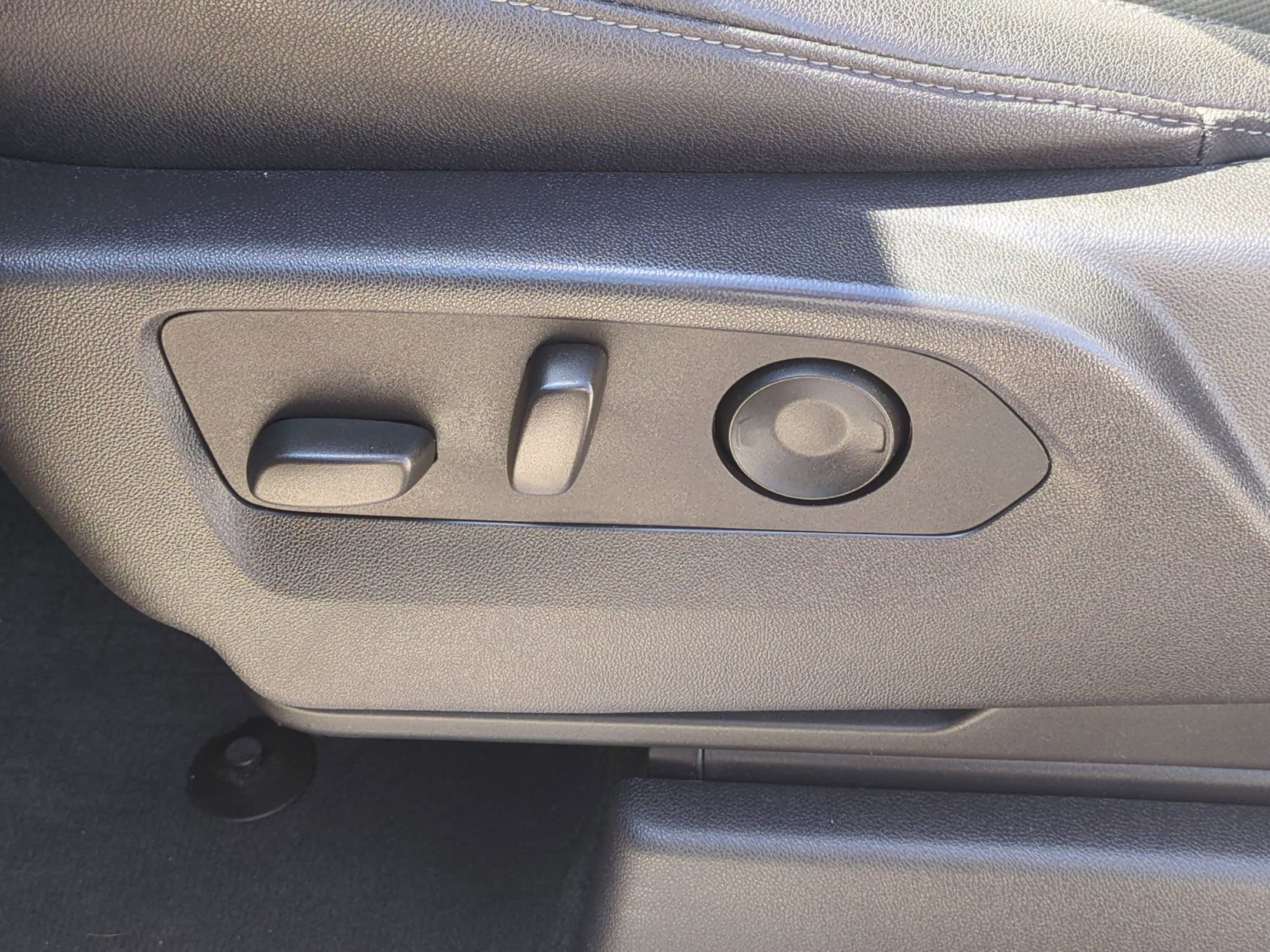 2023 GMC Sierra 1500 SLT - Photo 17