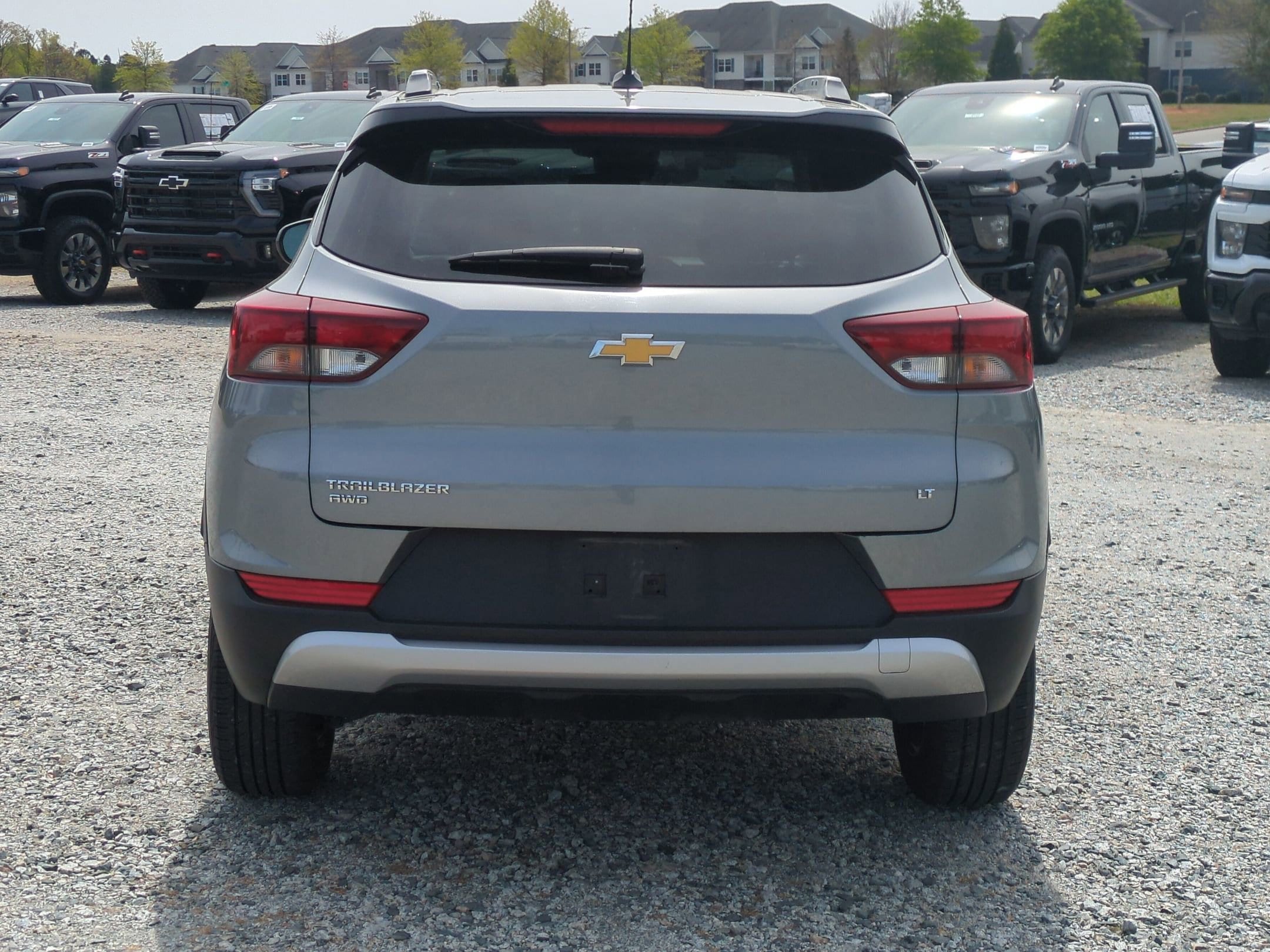 2025 Chevrolet Trailblazer LT photo 3