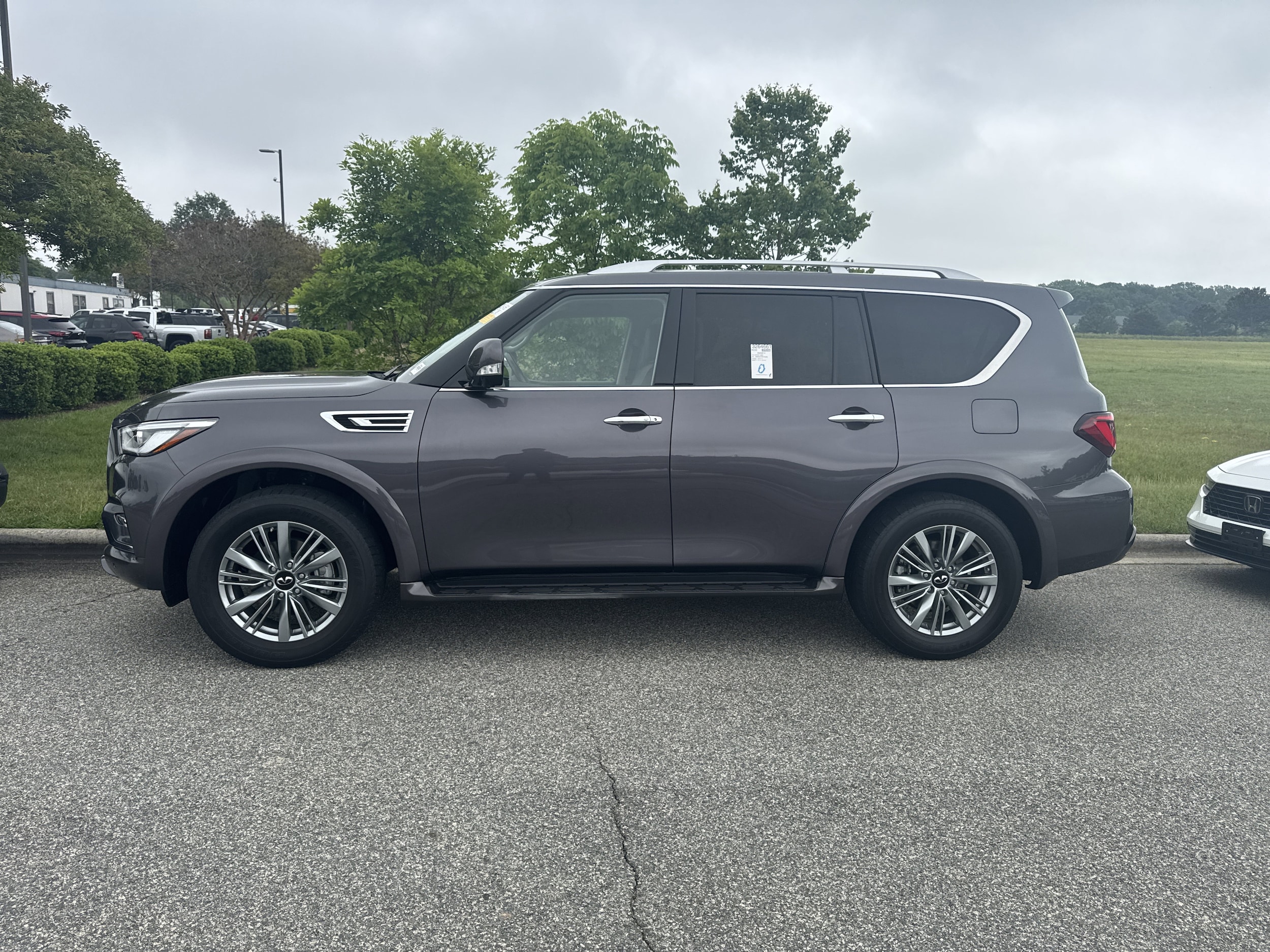 2024 INFINITI QX80 LUXE photo 6