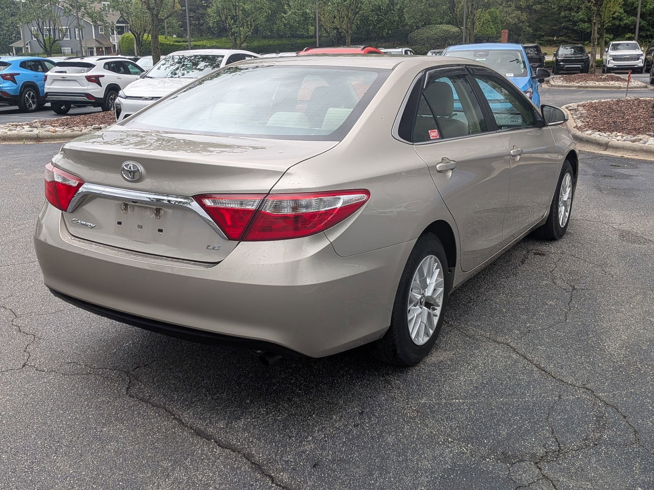 2017 Toyota Camry LE photo 3