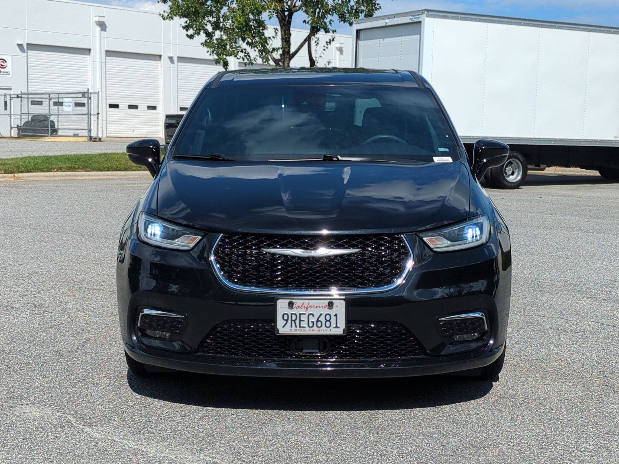 Used 2025 Chrysler Pacifica Select Minivan