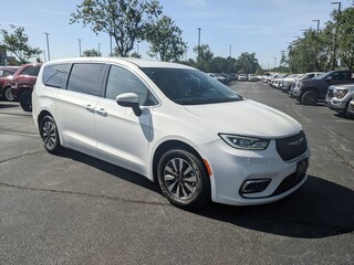 2023 Chrysler Pacifica Hybrid Touring L Minivan