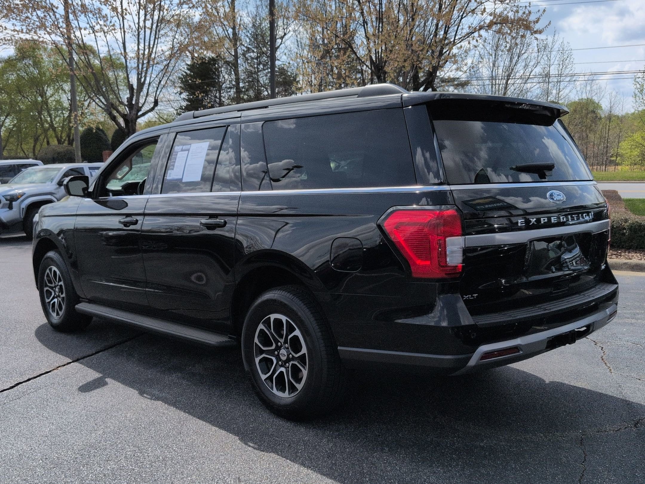 2024 Ford Expedition Max XLT photo 6