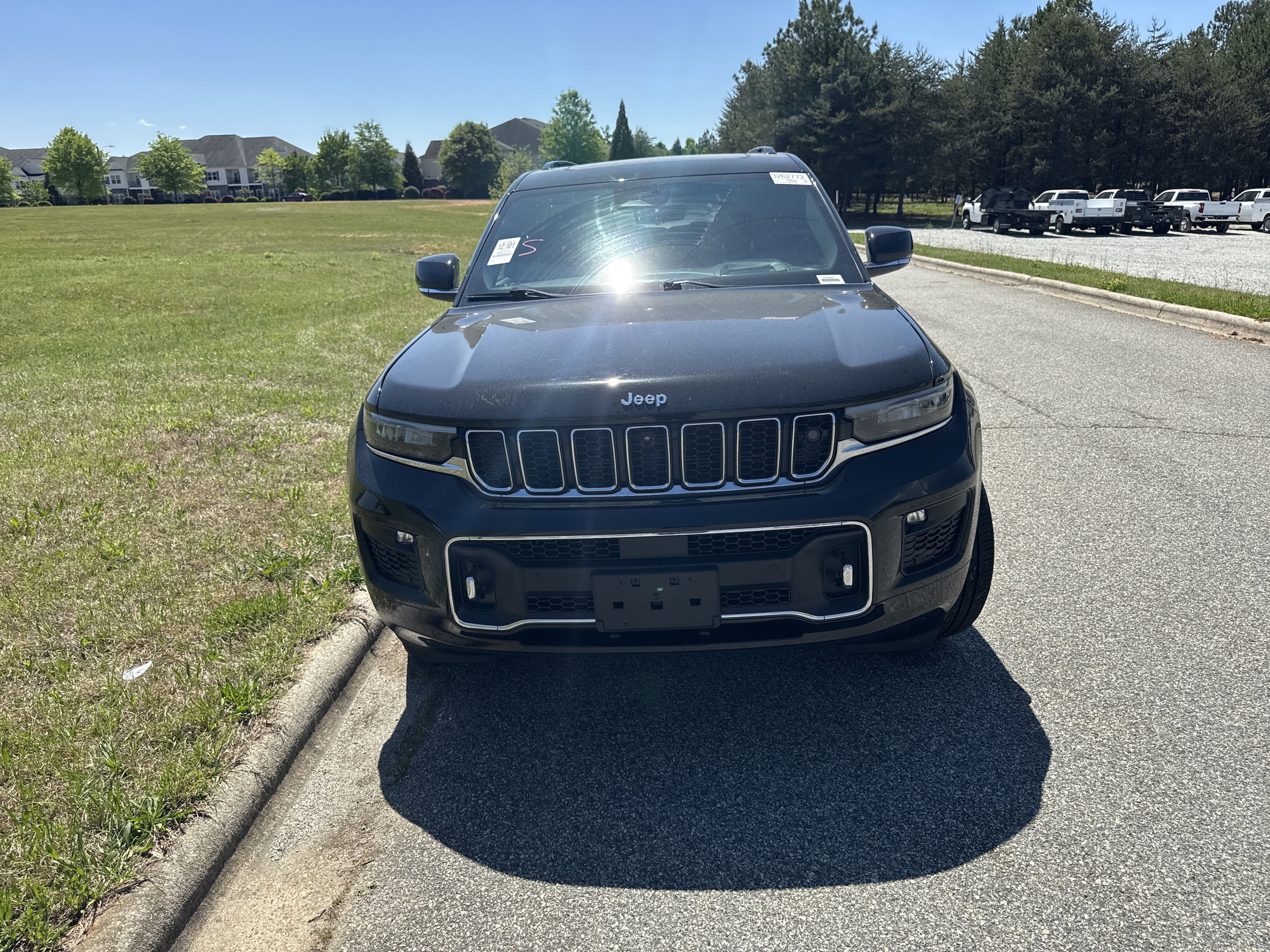 2022 Jeep Grand Cherokee L Overland photo 3