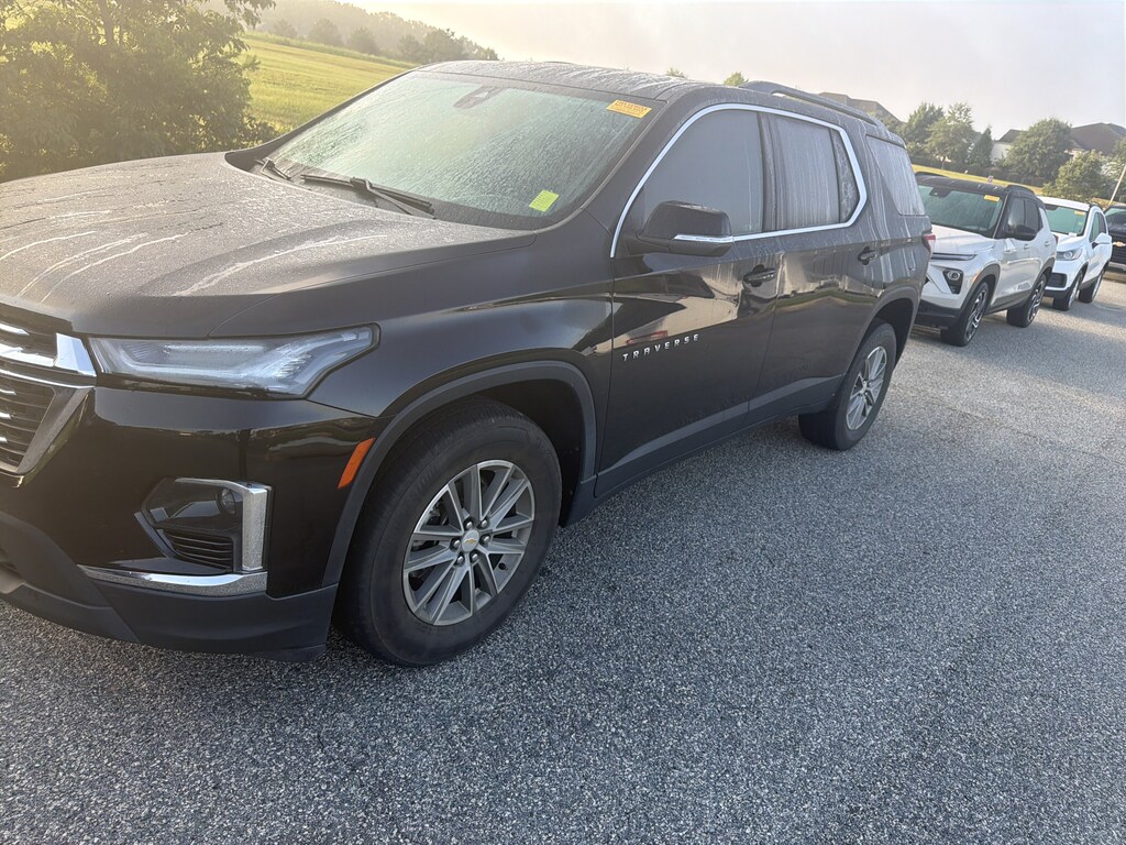 Used 2023 Chevrolet Traverse LT Cloth SUV