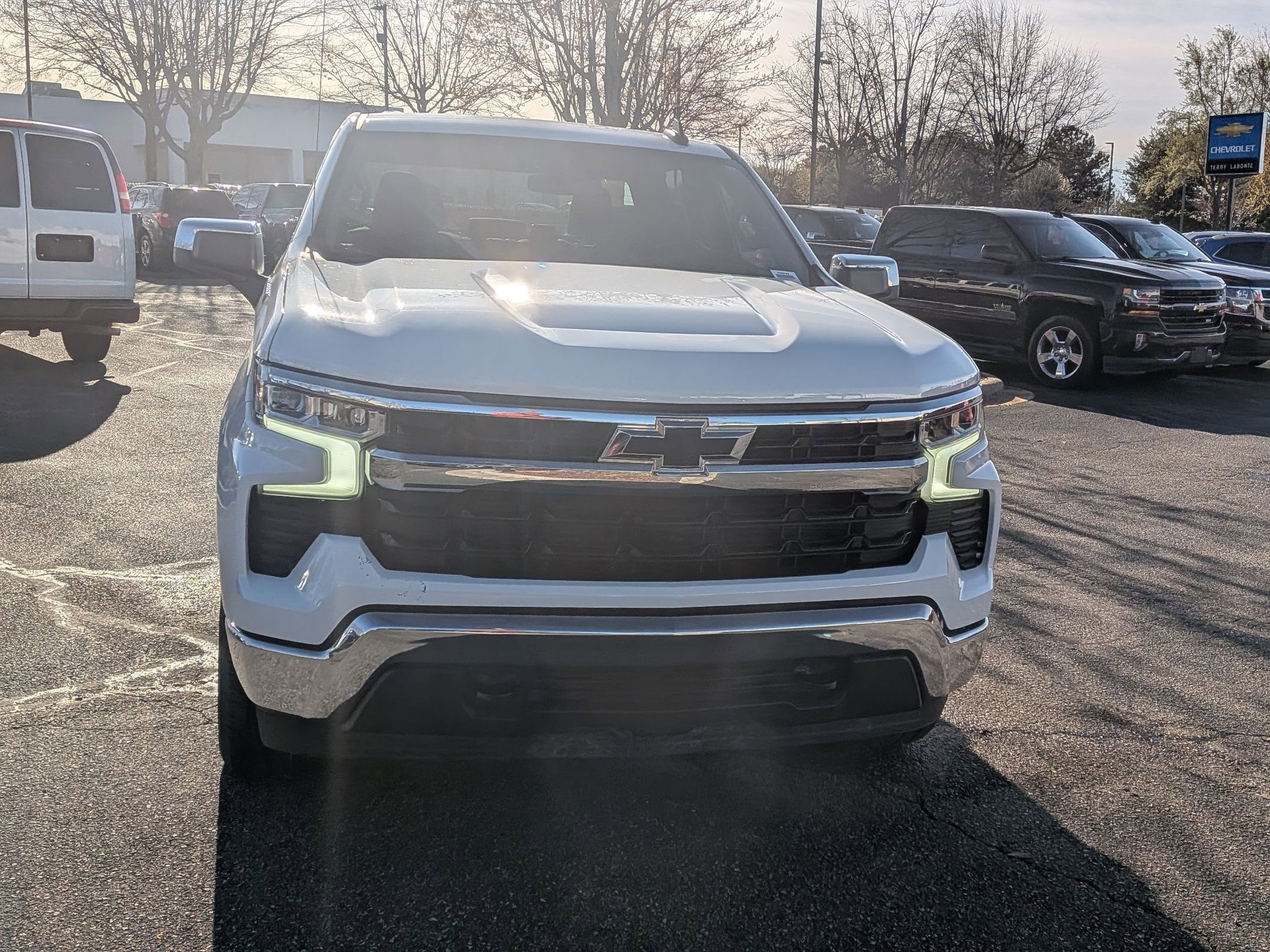 2024 Chevrolet Silverado 1500 LT photo 2