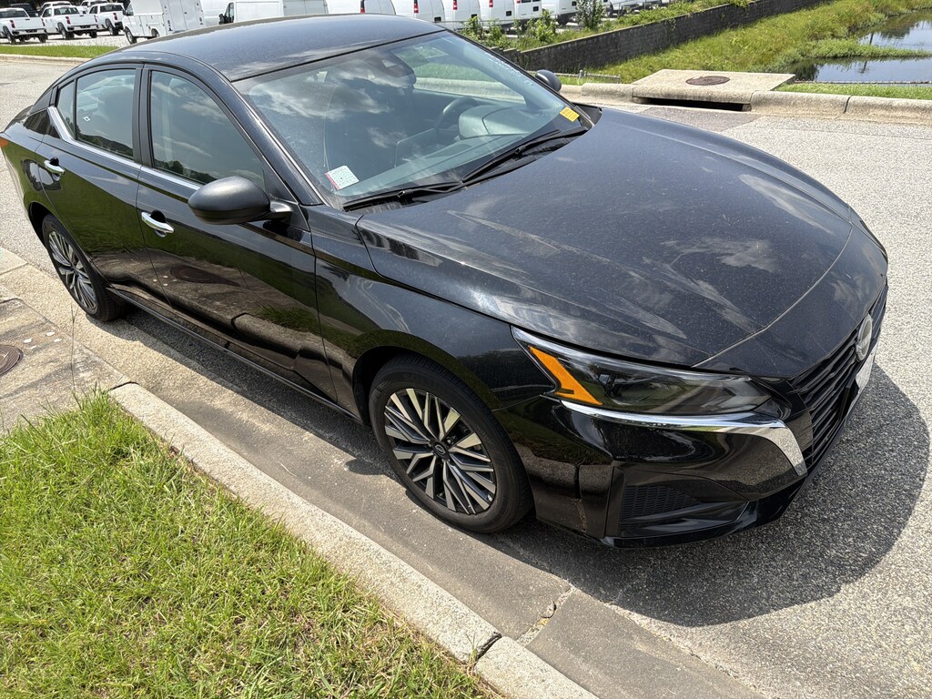 Used 2025 Nissan Altima SV Sedan