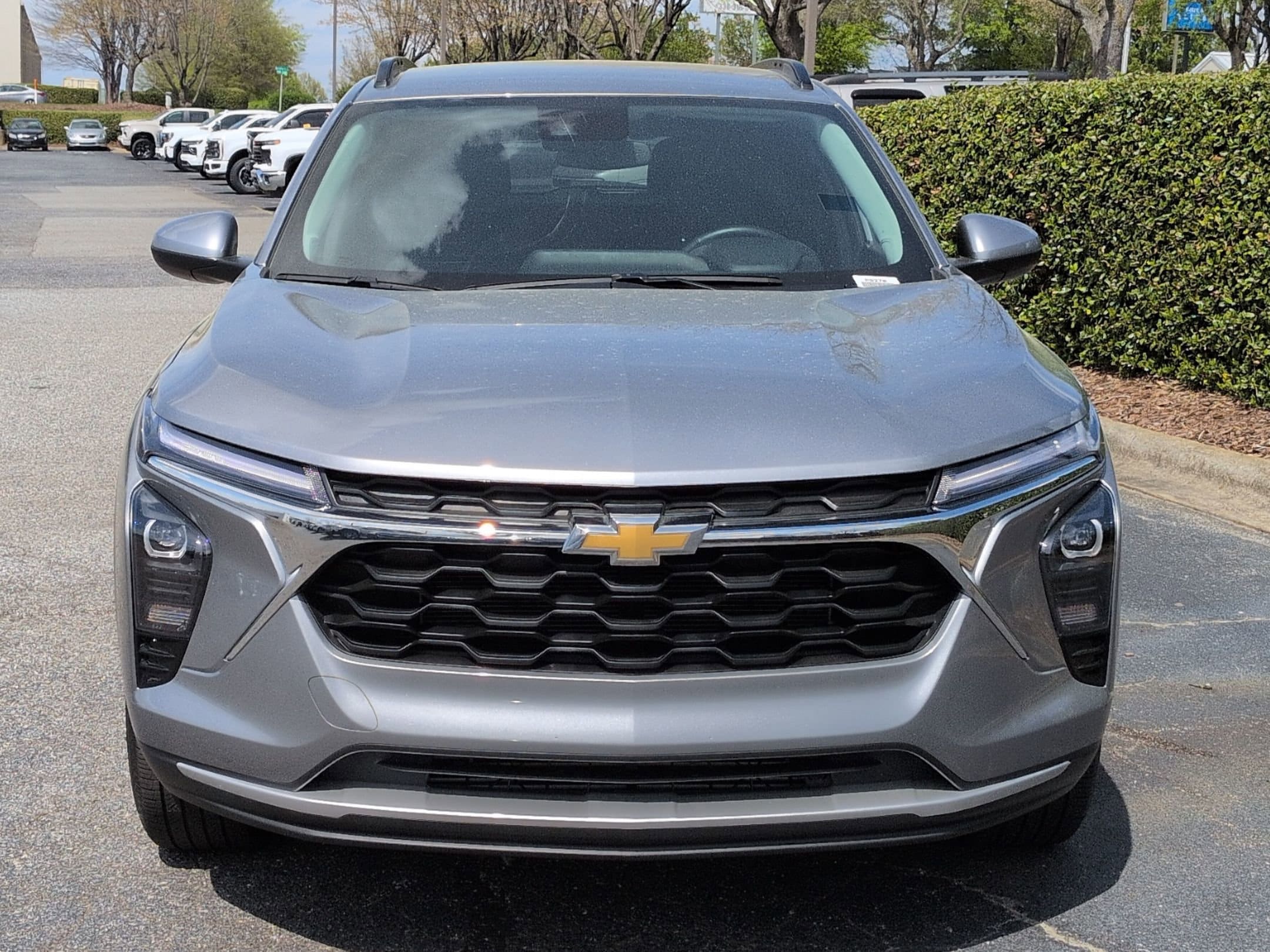 2025 Chevrolet Trax LT photo 2