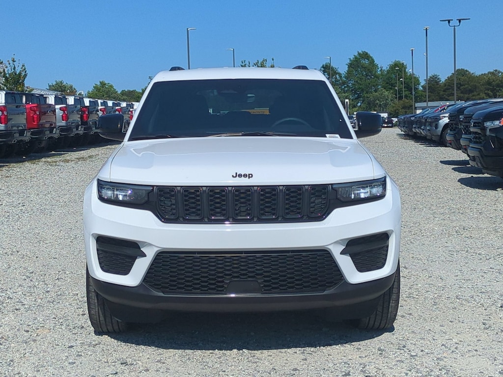 Used 2025 Jeep Grand Cherokee Altitude SUV