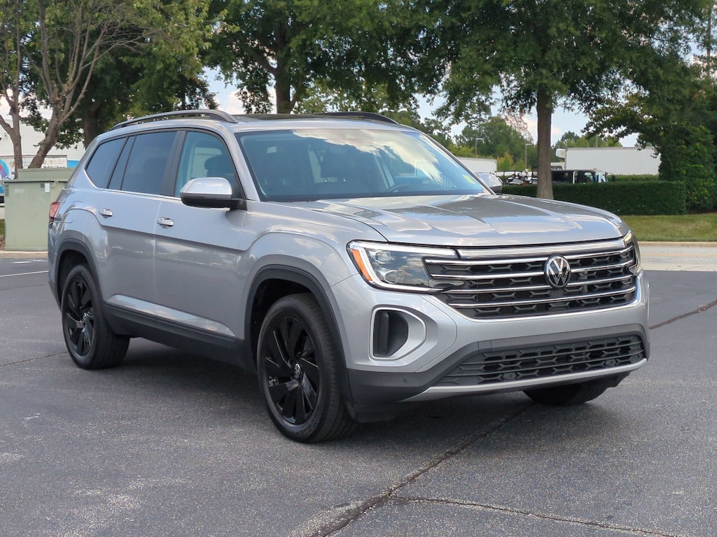 Used 2024 Volkswagen Atlas 2.0T SE w/Technology SUV