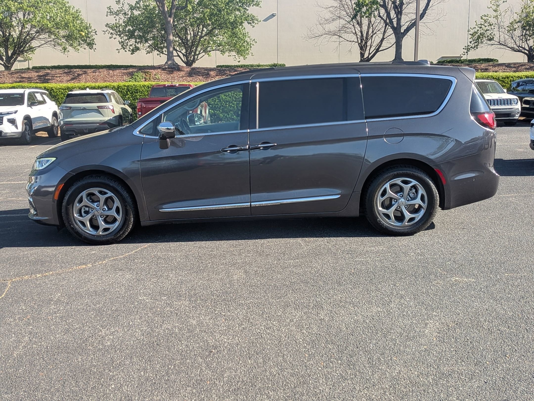 2022 Chrysler Pacifica Limited photo 5