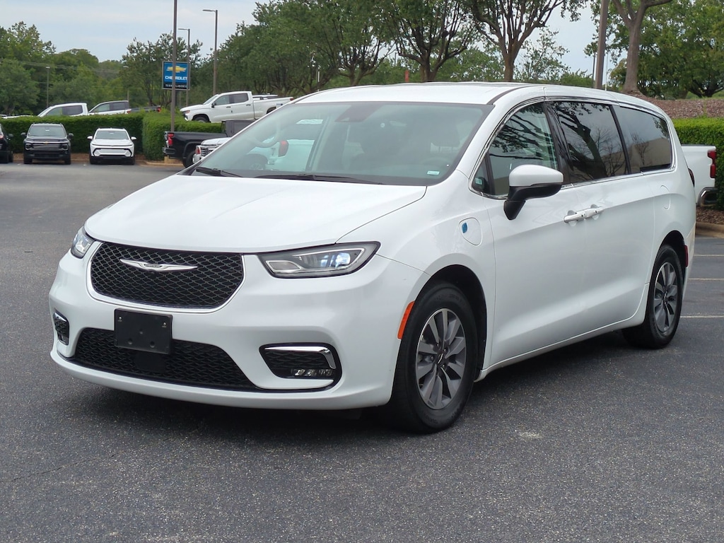 Used 2023 Chrysler Pacifica Hybrid Touring L Minivan