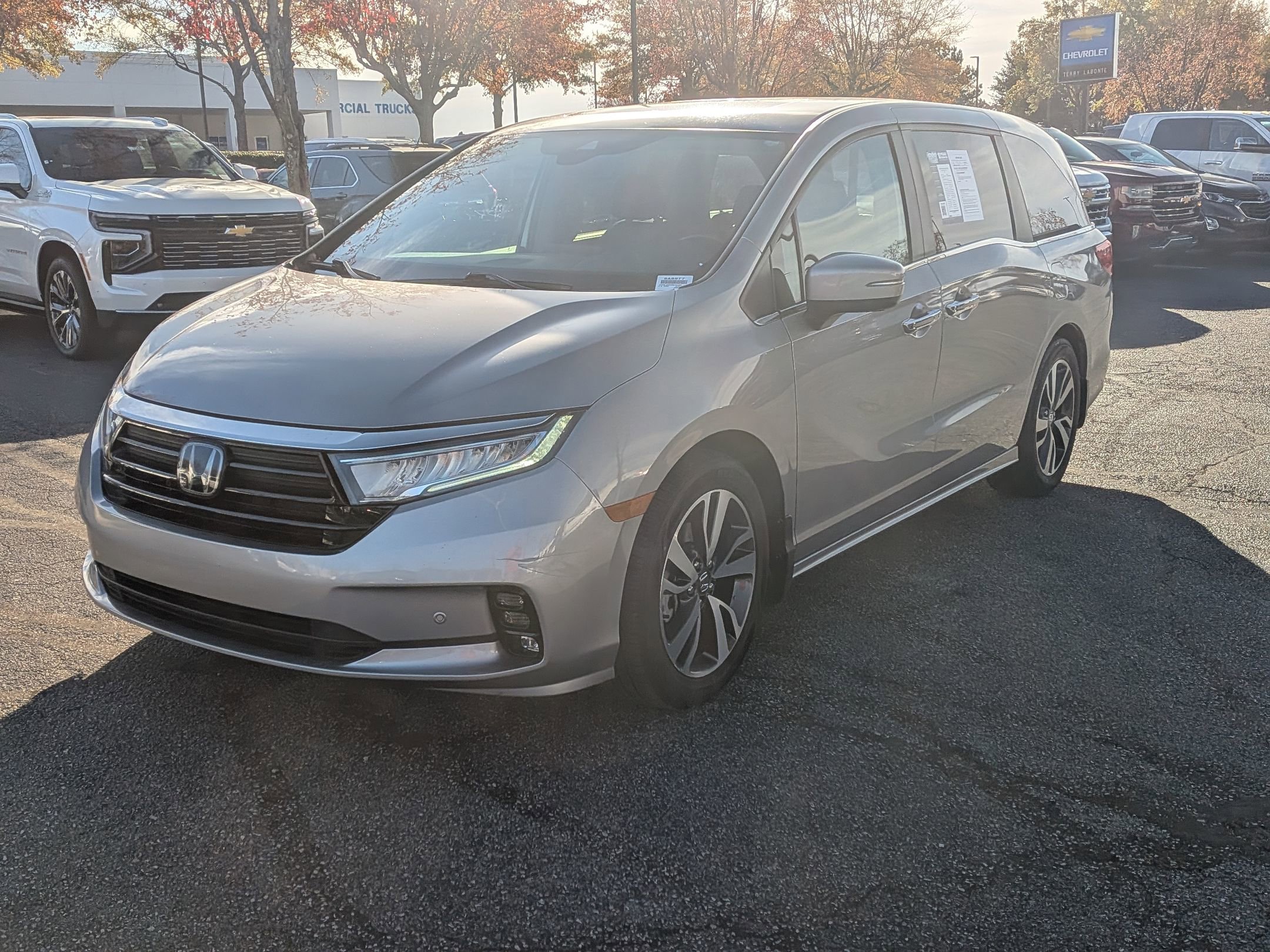 2024 Honda Odyssey Touring photo 3