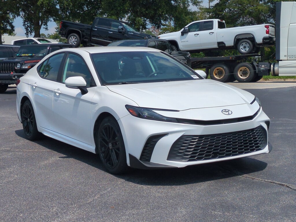 Used 2025 Toyota Camry SE Sedan