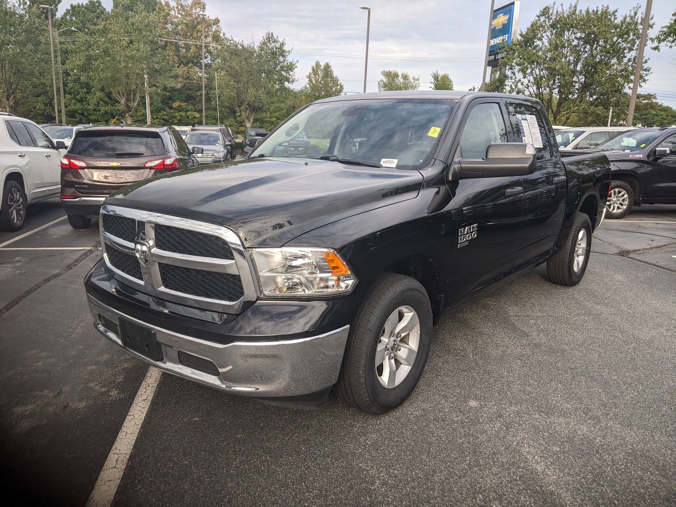 2023 Ram 1500 Classic SLT photo 3